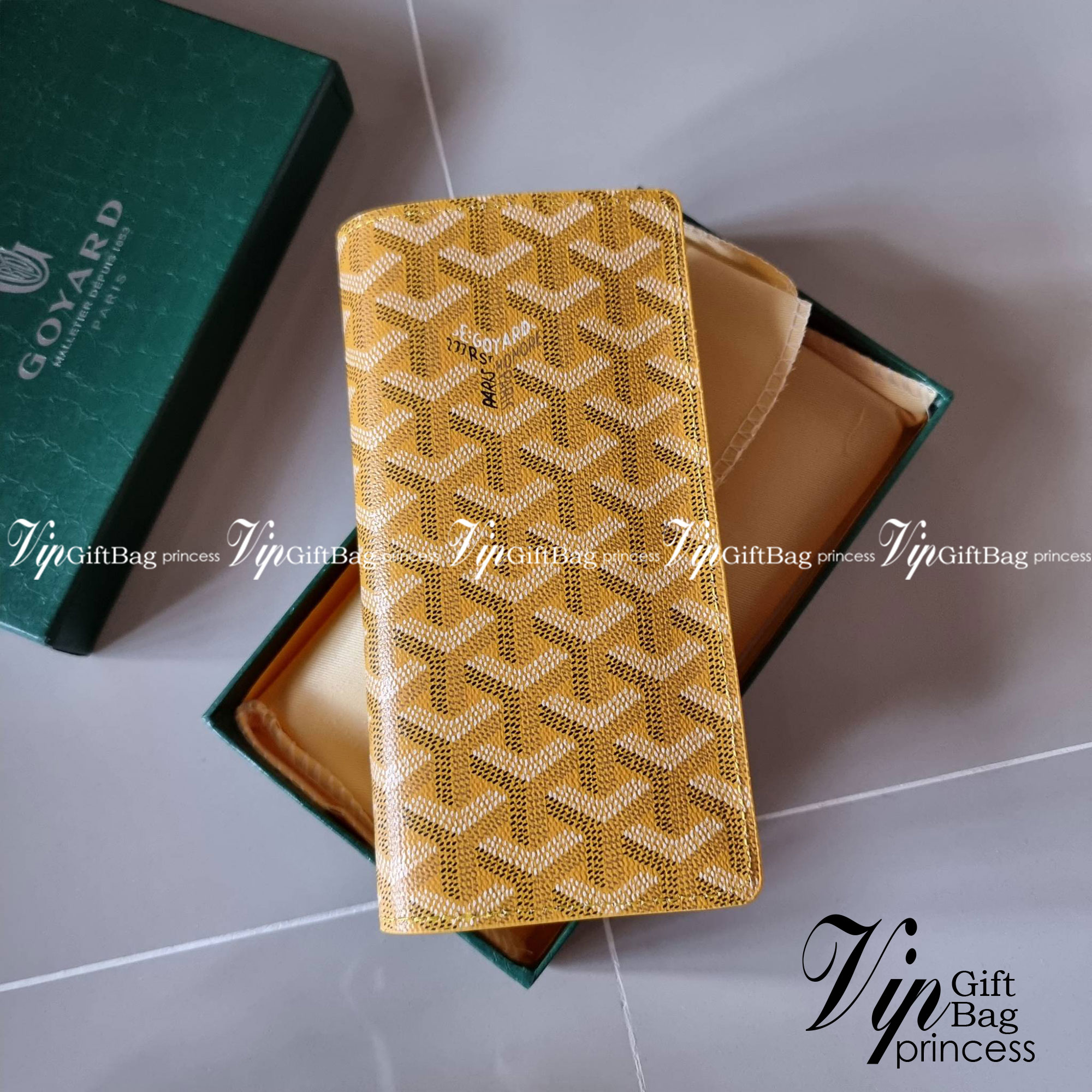 Goyard Bi Fold Long Wallet / GOYARD FLAP WALLET / Goyard Long Wallet กระเป๋าสตางค์ใบยาว รุ่น unisex ที่ใช้ได้ทั้งหนุ่มๆและสาวๆ ไอเท็มนี้ตอบโจทย์สำหรับคนที่ชอบเก็บบัตรเยอะๆ