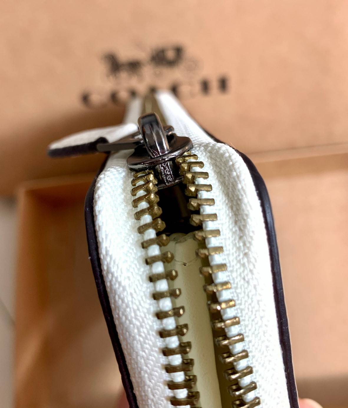 ของแท้ 💯% COACH ZIP WALLET SNOOPY LIMITED ((16122B)) พร้อมส่ง!! กระเป๋าเงินใบยาวซิปรอบ หนังแท้ลายหนังสวย