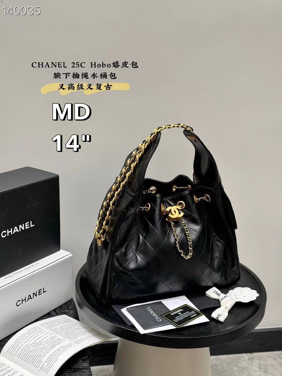 CHANEL 25 Medium Handbag กระเป๋าสะพายทรงโฮโบใบใหญ่ คอลใหม่ล่าสุด ต้อนรับฤดูกาล SPRING-SUMMER 2025 รูปทรงใช้งานได้จริง จุของได้ ถือเก๋ๆ เอวี่เดย์ลุค บอกเลยว่าดีไซน์เก๋มาก