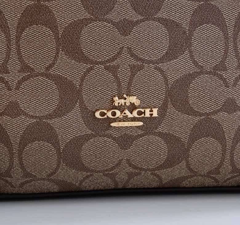 COACH 2319 MAY TOTE IN COLORBLOCK SIGNATURE CANVAS กระเป๋าโท้ท ดีไซน์ใหม่ล่าสุด!! 💕💕 เก๋ตรงปากกระเป๋า คล้ายกระเป๋าซ้อนในตัว สีตัดกับตัวกระเป๋าได้อย่างลงตัว ทรงสวย ใบใหญ่ใส่ของได้เยอะ เปิด-ปิดด้วยซิป รูดใช้งานง่าย ภายในโล่งกว้าง ด้านหลังมีช