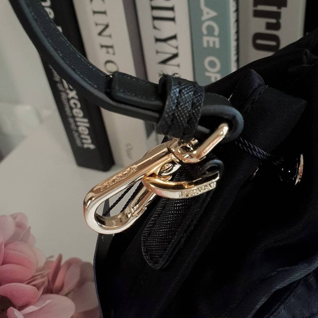 Size Mini PRADA DRAWSTRING BAG WITH STRAP VIP GIFT WITH PURCHASE พรีเมี่ยมกิ๊ฟจากต่างประเทศรุ่น Limited วัสดุ Nylon & Polyester 100%