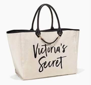 กระเป๋าแฟชั่น ทรง shopping สไตล์ victoria's secret แปลกใหม่อินเทรนด์ สินค้านำเข้า งาน ชน shop ดีไซน์สวย เก๋ น่ารัก เรียบหรู ใส่ของได้จุใจ เหมาะสำหรับสาวๆทุกคนที่มีของเยอะ งานเย็บเนี๊ยบ แข็งแรงทนทาน ใช้ได้นาน สีก็แมทเสื้อผ้าได้ง่าย สวยล้ำก่อนใคร มีสีเ