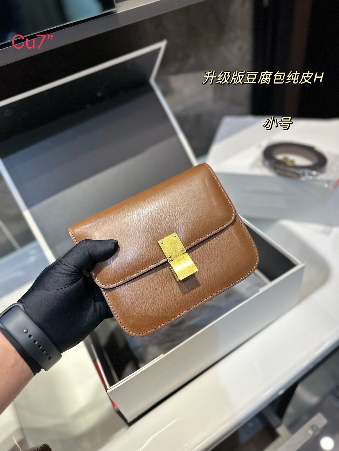 CELINE Classic bag in box calfskin / Celine Bag พร้อมส่ง กระเป๋าแบรนด์หรูที่ควรมีแห่งปี เรียบแต่หรู ต้องยกให้รุ่นนี้เลยค่ะ สวยสะกดทุกสายตา งานหนังเรียบสวยมาก แนะนำค่ะ