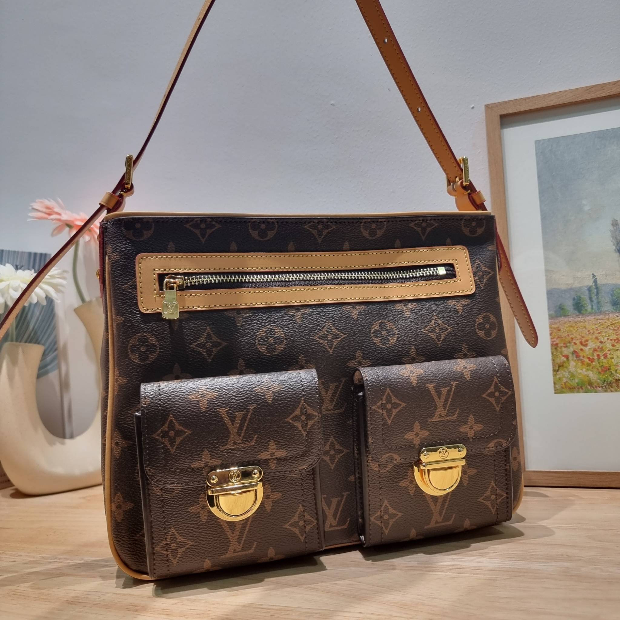 LV Hudson GM Monogram / LV hudson messenger bag กระเป๋าสะพายคลาสสิคทรงแมสเซนเจอร์ สวยอยู่ทรง ดีไซน์ไม่ซ้ำ ดีเทลหลากหลาย