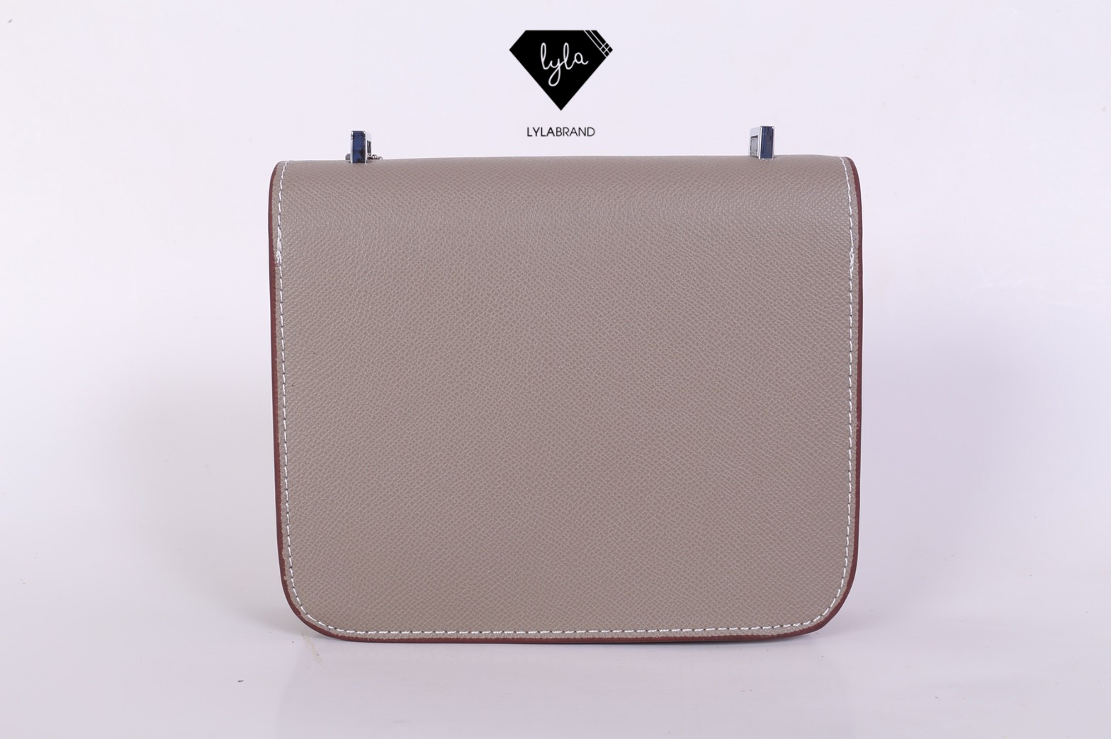 LYLABRAND🔔 Constance ไซต์ 18 สุดฮอต รุ่นนี้หนัง Epsom , PU top premium นะคะ หนังดีเลอค่าน่าสอยมากกก บอกคำเดียวเลยว่าเด็ดสุด !! เหมือนหนังแท้เบอสุดค่ะคูณผู้หญิง ลูกค้าเก่าน่าจะทราบกันดีอยู่แล้วว่าคุณภาพของร้านนี้ต้องมาเป็นอันดับหนึ่งเท่านั้น อิอิ ม