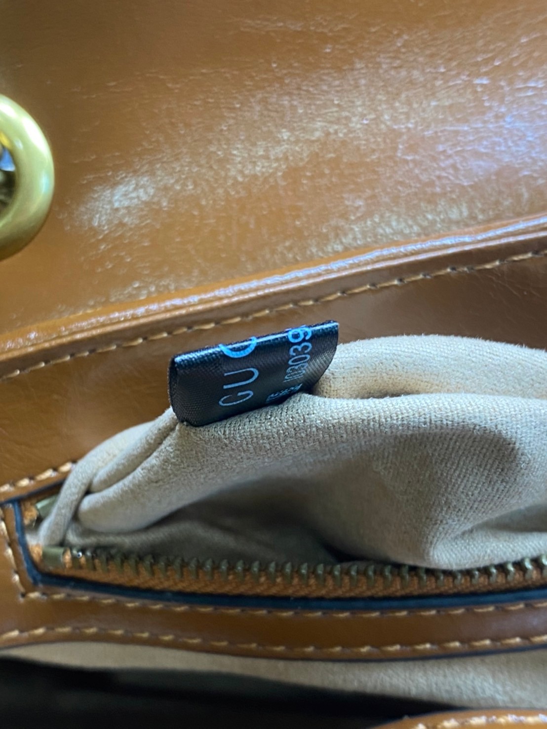 VIP 】GUCCI GG Marmont brown leather shoulder bag 26cm ราคานี้หนังแท้คือคุ้มมากเลยค่าสาวๆ ต้องจัดแล้วน้าา ยกระดับความหรูให้กับตัวเองกันหน่อย ด้วยกระเป๋ารุ่นนี้!! ครอสบอดี้ที่ดีไซน์หรู อัพเลเวล ในราคาที่จับต้องได้ พร้อมเสิร์ฟความสวยตรงถึงบ้านแล้วจ้า