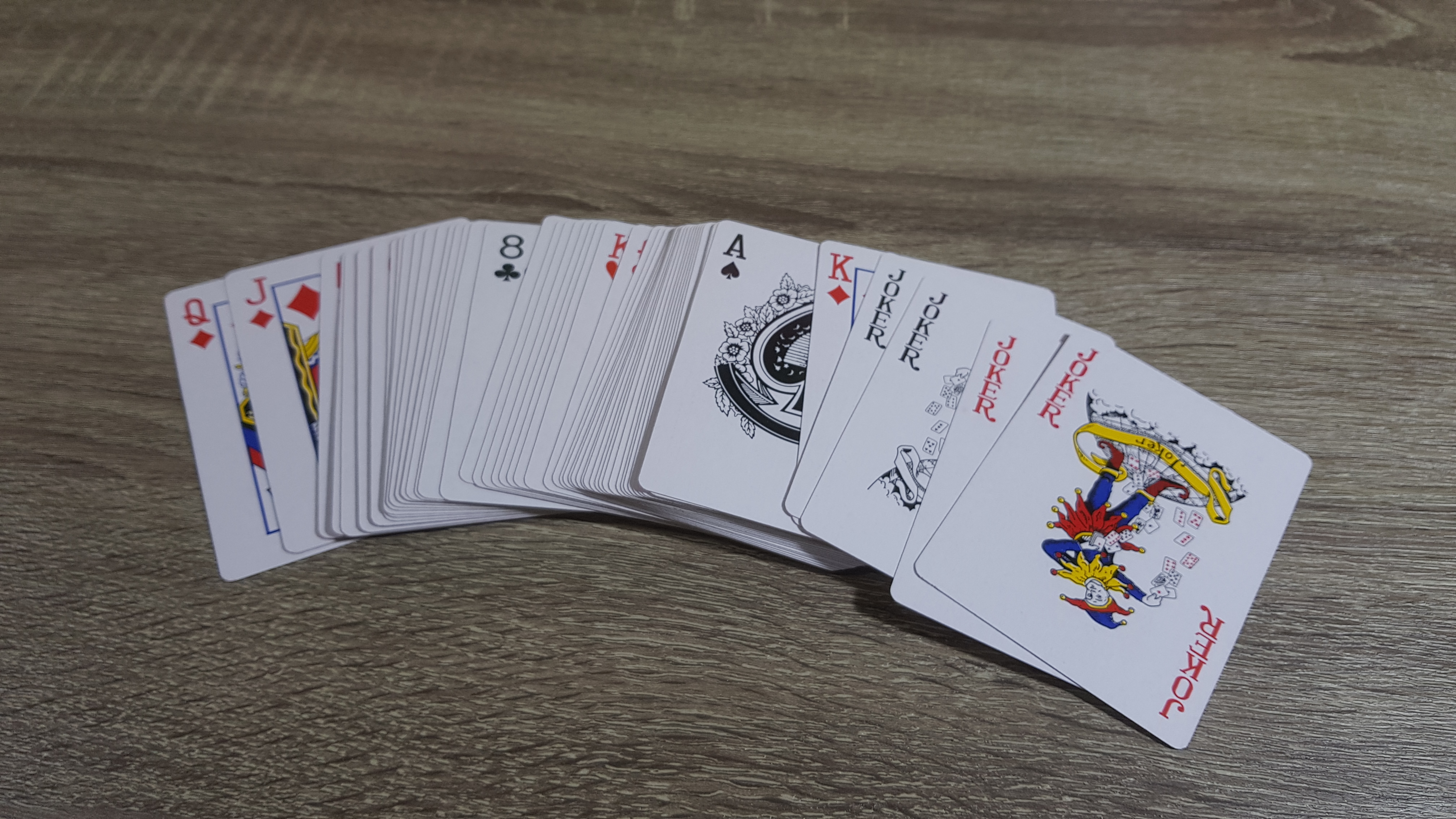 ไพ่โป๊กเกอร์กระดาษแบบอ่อน