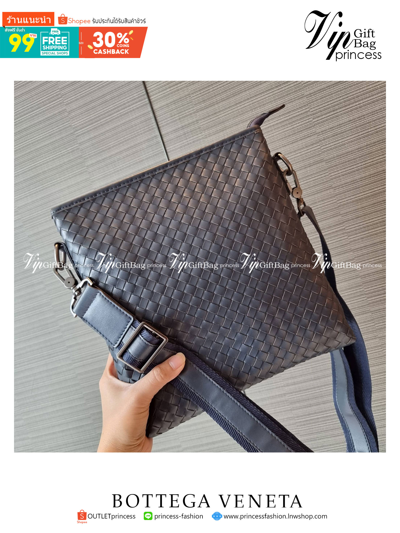 VIP 】อีกหนึ่งไอเท็มเด็ดที่หนุ่มๆรอคอย กระเป๋าสะพายข้างทรงแมสเซนเจอร์ B.ottega venata vip bag ดีไซน์คลาสสิคเอกลักษณ์ ลายสานเรียบหรู ดูแพง ทรงผู้ดี หล่อไปอีก อัพลุคไปอีก วัสดุหนังวัวเต็มใบ เปิด-ปิดด้วยซิป ภายในโล่งกว้างใส่ของได้ครบถ้วนสิ่งสำคัญ สายสะพายปรับ