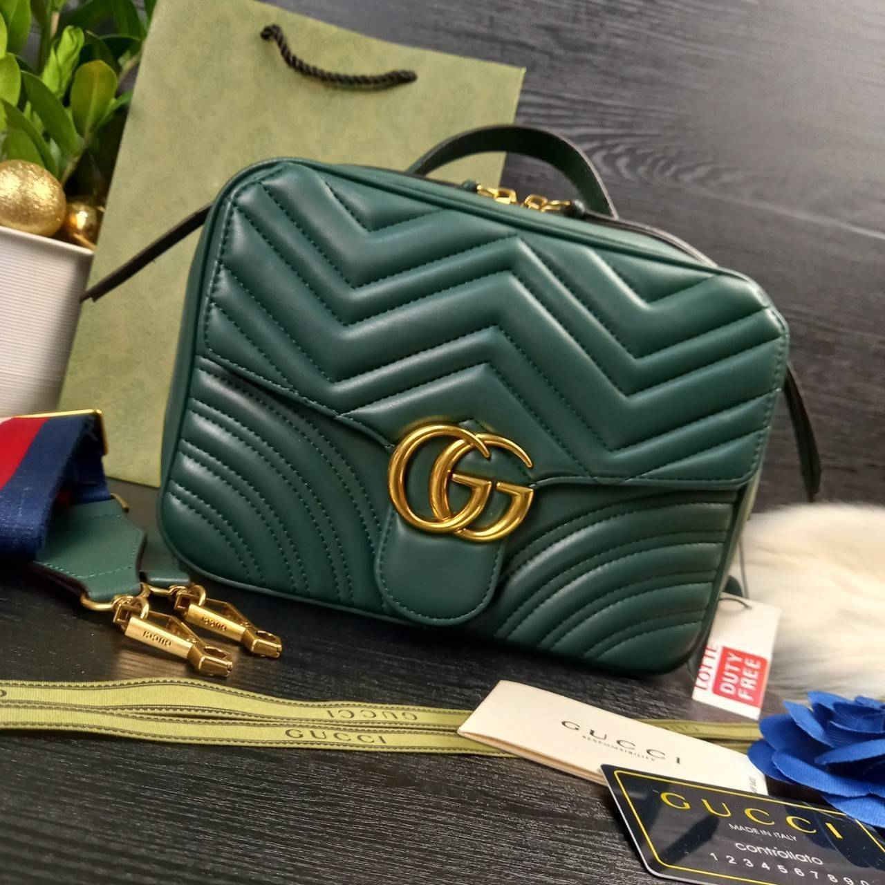 VIP GUCCI GG MARMONT TOP HANDLE SHOULDER BAG / BOLSA GG MATELASSE กระเป๋าถือ กระเป๋าสะพาย คอลเลคชั่นสุดหรู มาพร้อมสายสปอร์ตสะพายยาว สามารถปรับระดับได้ ถอดได้ เป็นอีกรุ่นที่โดดเด่นมากๆ การใช้งานคล้องตัวสุดๆ โดดเด่นด้วยโลโก้ GG ขนาดใหญ่เป็นเอกลักษณ์