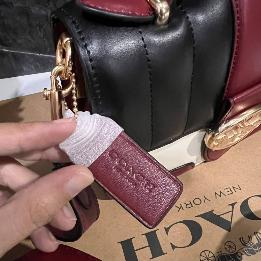 COACH SMALL GEORGIE TOP HANDLE IN BLOCKED SIGNATURE CANVAS ((6504//0468//6192//6015)) compact body portable shoulder bag 🌈ห้ามพลาด รุ่นแนะนำค่าา! พร้อมส่งทันที! กระเป๋าหิ้ว//สะพายข้างได้ วัสดุหนังแท้ 🔺หนึ่งใบทำลายหนังผสมกัน3แบบได้ลงตัวสวยง