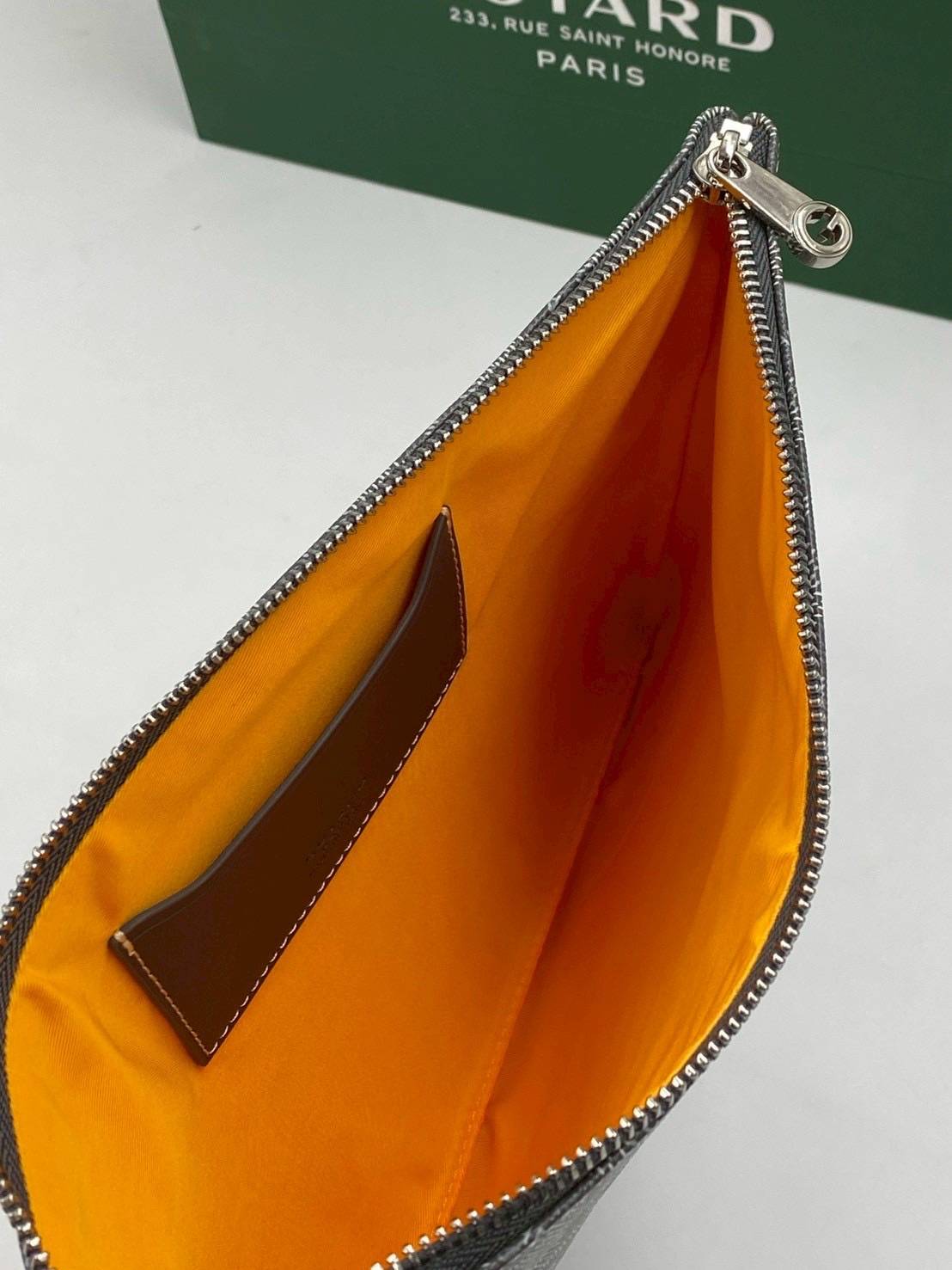 ORI หนังแท้ | GOYARD Senat MM Pouch / GOYARD Clutch Bag กระเป๋าทรงพอชคลัช ใช้เป็นกระเป๋าจัดระเบียบสำนักงานได้ เหมาะสำหรับใส่เอกสารขนาด A4, จัดระเบียบสิ่งของในกระเป๋า หรือใช้เป็นกระเป๋าคลัตช์สำหรับใช้ในชีวิตประจำวัน