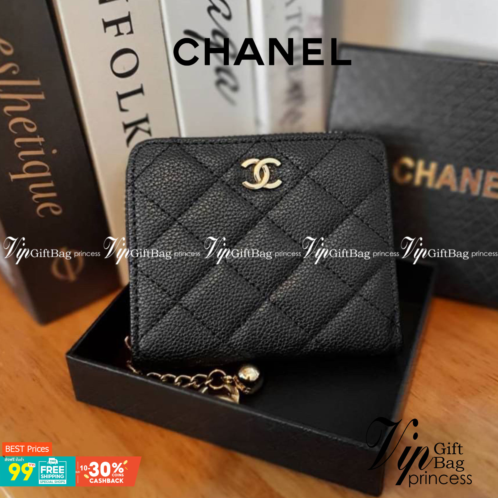 CHANEL SMALL ZIP WALLET พร้อมส่งที่ไทยแล้วค่ะ♡♡ กับ กระเป๋าสตางค์ใบสั้นรุ่นพับ แนะนำรุ่นนี้คะ งานพรีเมี่ยมกิ้ฟท์จากเค้าเตอร์ต่างประเทศ **ทรงมินิน่ารักกก หนังสัมผัสลายคาเวียร์ด้าน จากแบรนด์ CHANEL (GWP) ด้านหน้ามีโลโก้แบรนด์ CC สีทองหรู **อะไ