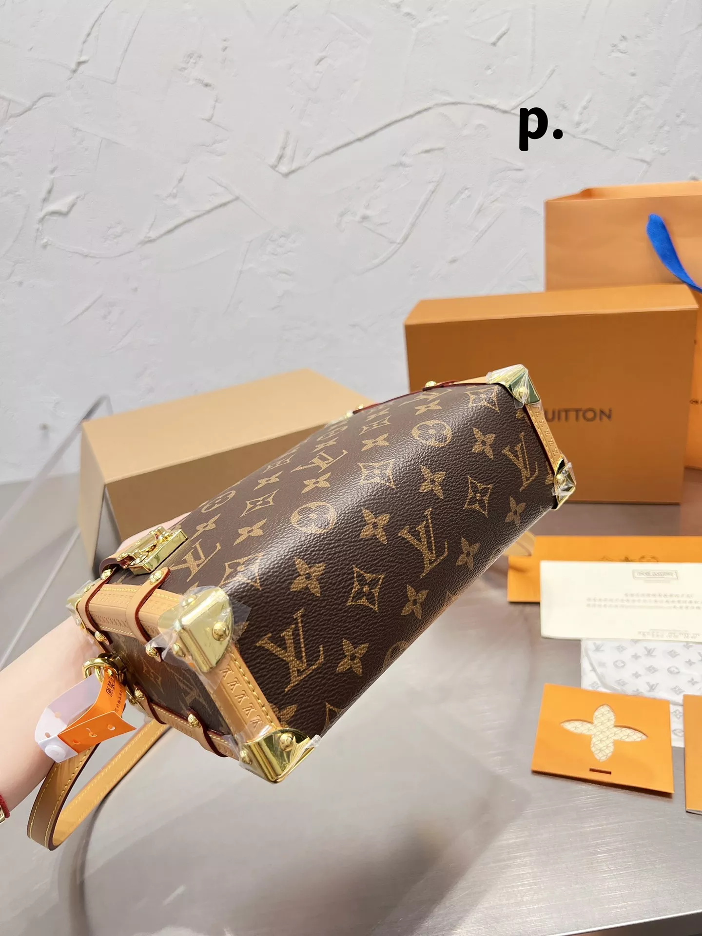 LV Side trunk pm / LV Soft Box Side Trunk Ladies Shoulder Messenger Bag กระเป๋าสะพายทรงกล่อง ที่สาวๆเรียกร้อง วัสดุหนังแคนวาส ดีไซน์ทุกอย่างได้ลงตัว หรูหรา อัพลุคได้ทุกสไตล์ ราคาสุดคุ้ม รุ่นนี้เป็น unisex ด้วยน้า ใช้ได้ทั้งหนุ่มๆและสาวๆไปเลย