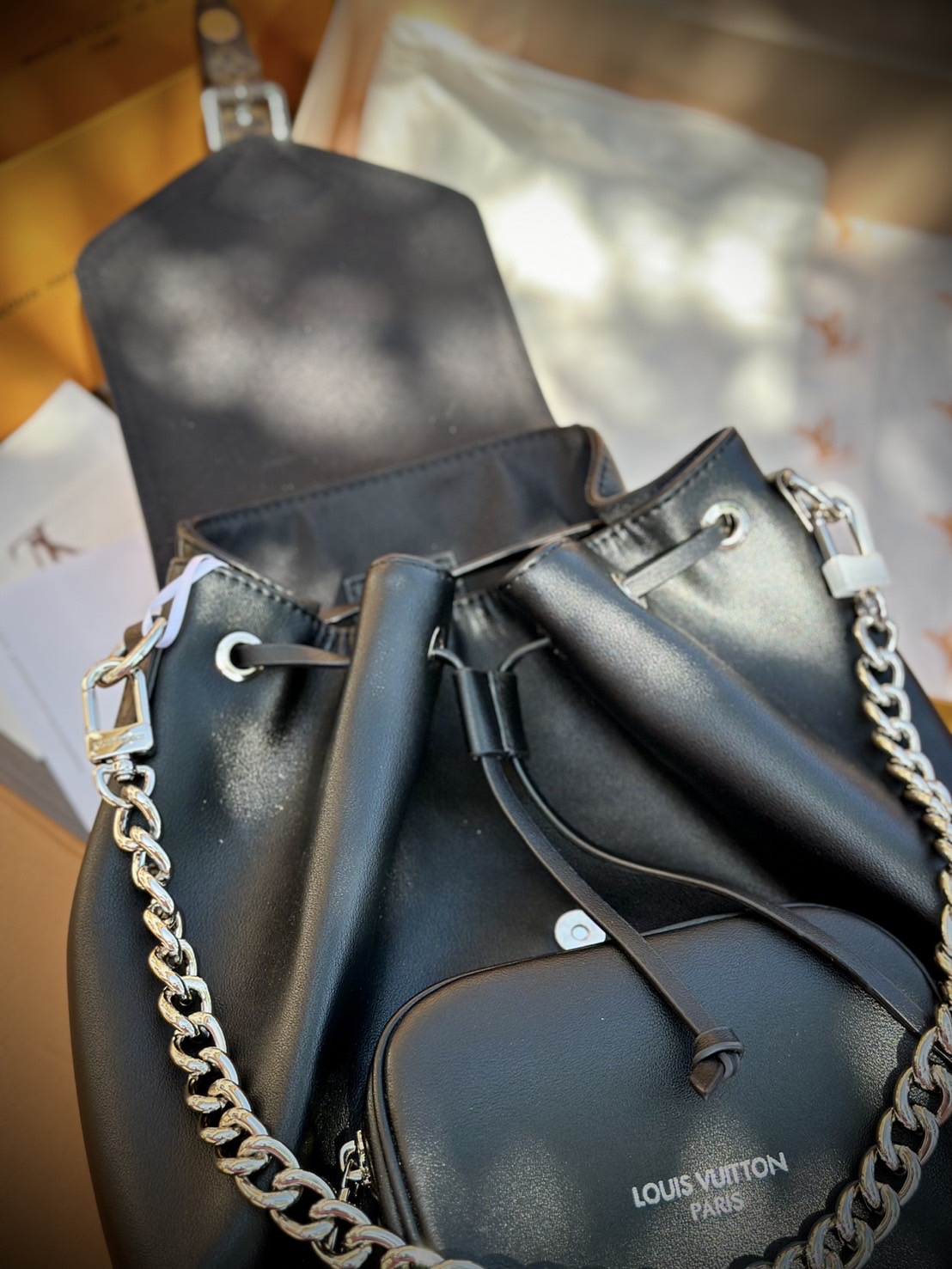 LV Montsouris Vibe PM Backpack bag กระเป๋าเป้รุ่นใหม่สุดหรู หนังแท้สวยเงางามเป็นเอกลักษณ์ 🤍 สินค้าเกรดออริจินอล ภาพถ่ายจากงานขายจริง ใช้งานต่างประเทศได้