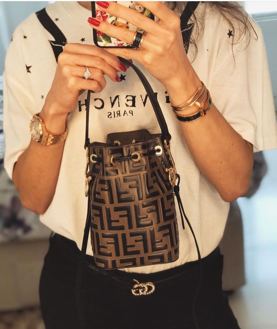 หนังแท้ FENDI Mon Tresor Brown leather mini-bag / FENDI MON TRESOR BUCKET BAG พร้อมส่งที่ไทย ภาพสินค้าถ่ายจากงานขายจริง ใช้งานต่างประเทศได้ค่ะ Small Mon Tresor bucket bag