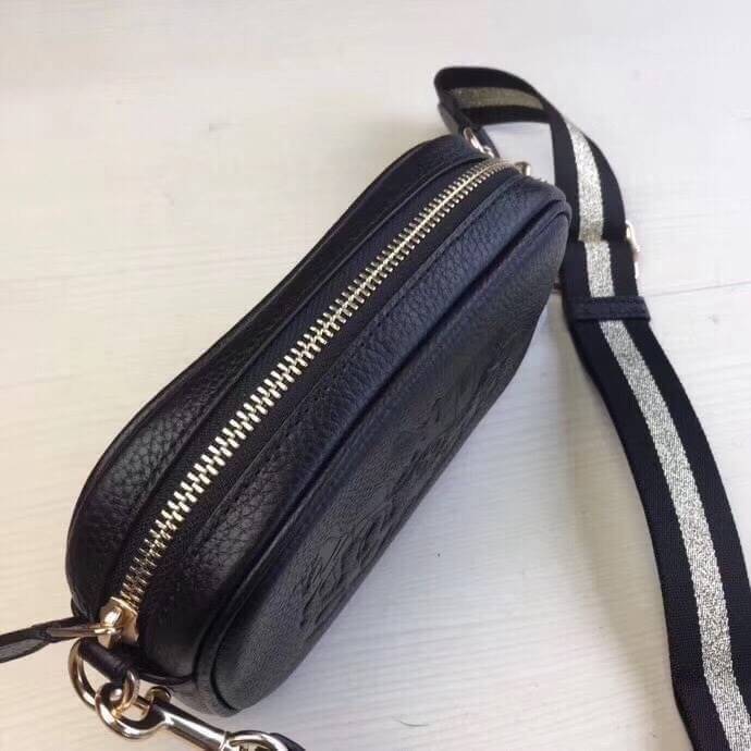 COACH JES CONVERTIBLE BELT BAG IN COLORBLOCK 2IN1 !! กระเป๋าคาดอก/สะพายข้าง ใช้ได้ถึง 2 แบบ!! คุ้มค่ามากที่สุด!! วัสดุหนัง pepble ดีไซน์เรียบ แต่หรู ภายในเป็นช่องโล่ง ใบนี้สาวๆที่ไม่ชอบพกของเยอะ เหมาะมากๆน้า 🙇♀️ ของดีราคาจับต้องได้ ไอเท็มนี