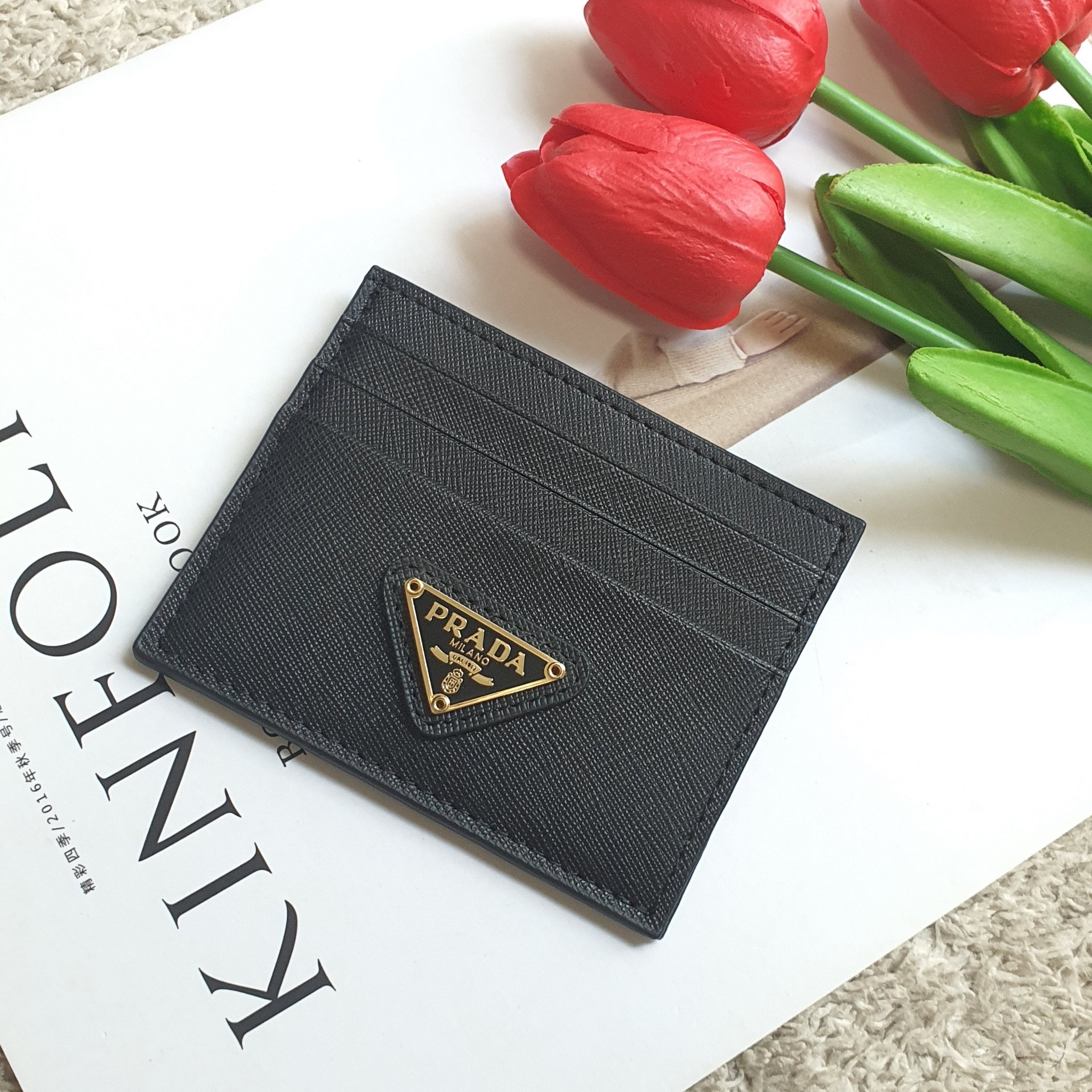PRADA CARD HOLDER IN BLACK(GWP) 💳 จากพรีเมี่ยมกิ้ฟแบรนด์หรู