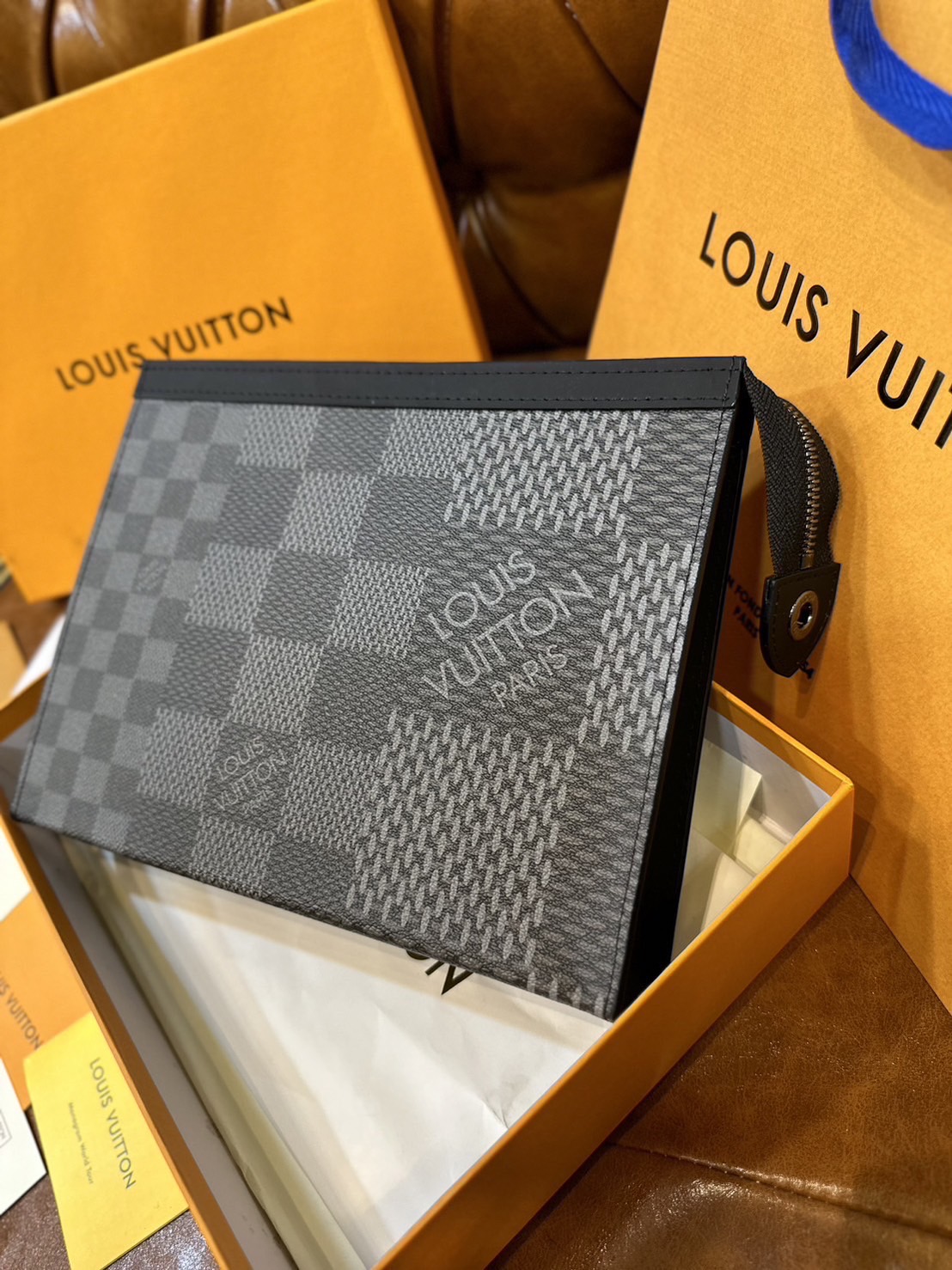 พร้อมส่ง 15 แบบ LV Pochette Voyage MM / LV Clutch กระเป๋าถือทรงคลัช ทรงพอช เกรดออริ สลับแท้ 1:1 ใช้ต่างประเทศได้ ใช้ได้ทั้งชายหญิง