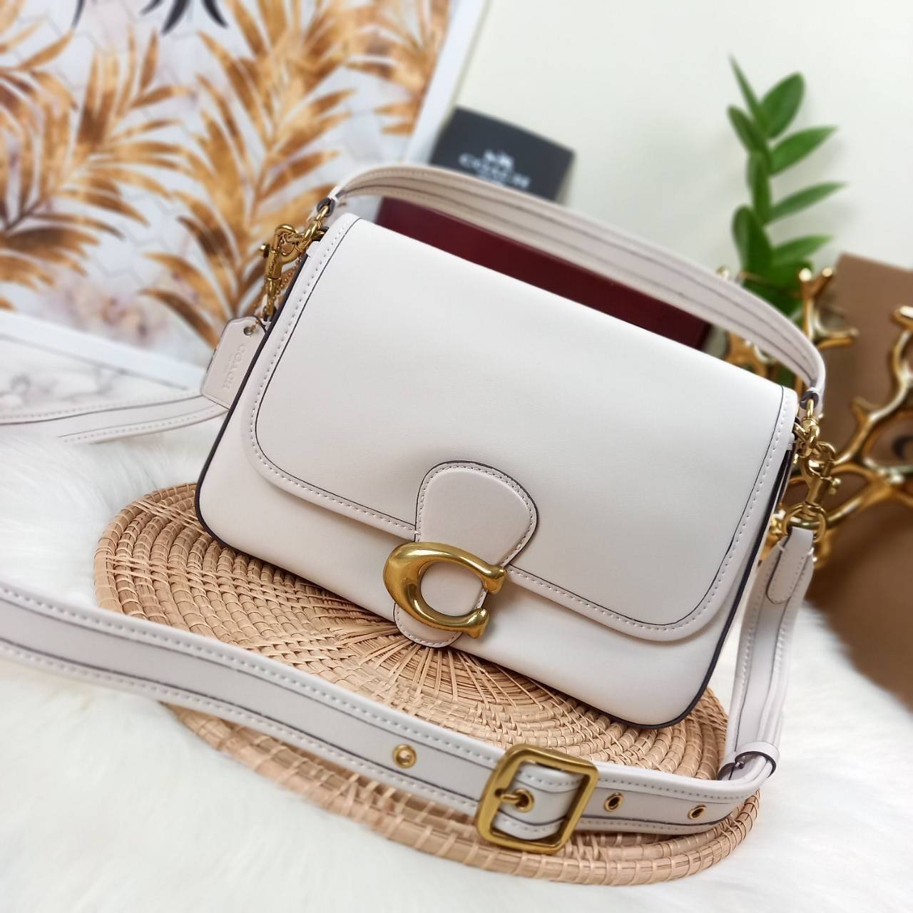 COACH SOFT TABBY SHOULDER BAG (C4823//C5261) กระเป๋าถือ กระเป๋าสะพาย ที่ใครๆก็เข้าถึงได้ หรูหรา คลาสสิค ลุคเรียบร้อย แต่ความสวยไม่น้อย! ดาเมจความลุคผู้ดีรุนแรงมาก!!เกินต้าน!!// วัสดุหนังแท้ทั้งใบ หนังเรียบ หนังนิ่มมากๆ อยู่ทรงสวยมากๆด้วย// ด้านในโล่งกว้าง