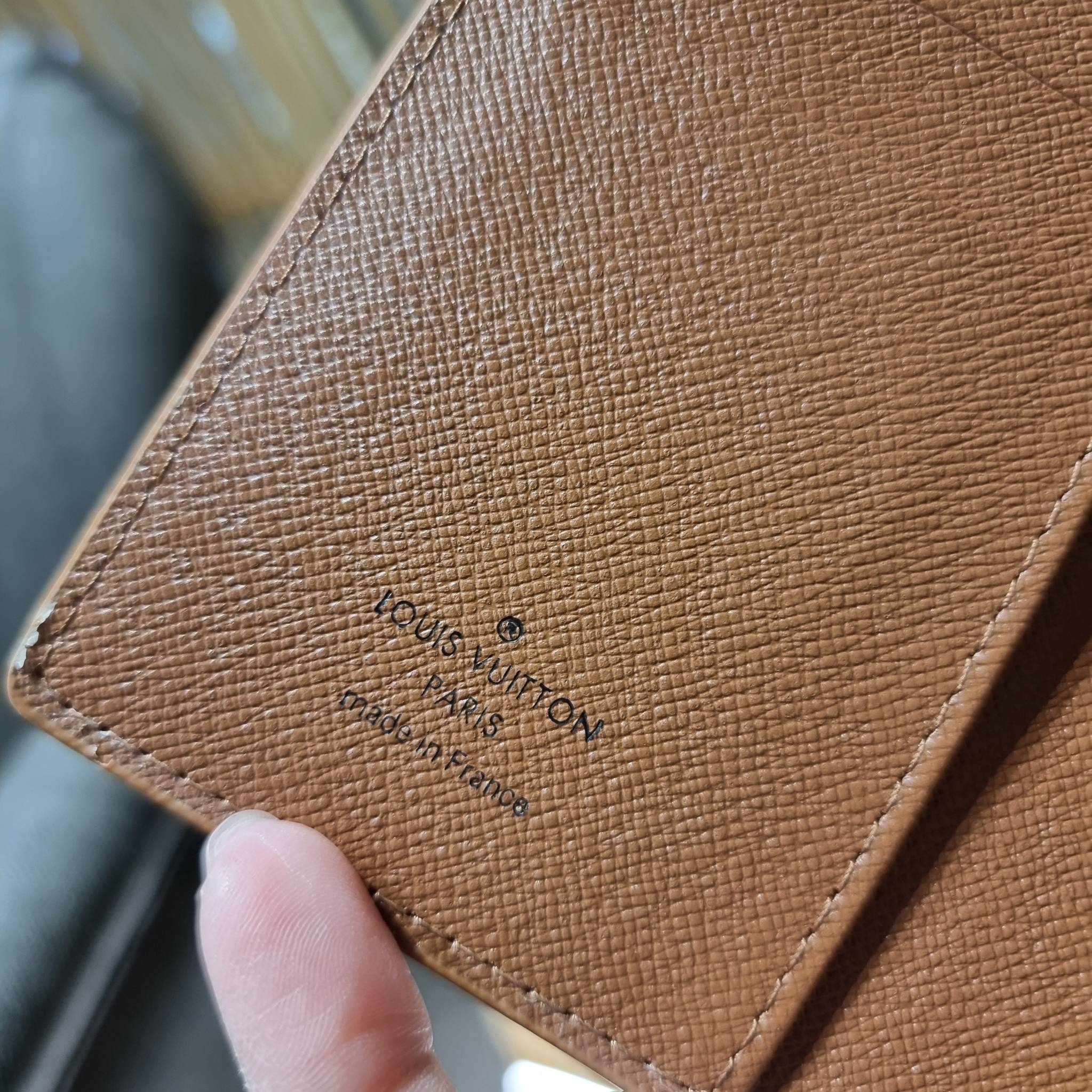 VIP 】ได้เวลาเปลี่ยนกระเป๋าสตางค์รับทรัพย์กันแล้ว!! LV vip wallet กระเป๋าสตางค์พรีเมี่ยมกิ๊ฟ เป็นไอเท็มหายาก ที่สาวๆต้องว้าว!! ใบยาวขนาดกำลังเหมาะมือ ถือแล้วขับผิวทุกสี วัสดุหนังแคนวาส ทนทาน เปิด-ปิดด้วยกระดุม ภายในมีช่องใส่บัตรเยอะมาก แบ่งสัดส่วนสวย ใส่ธน