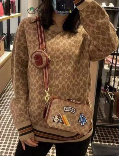 COACH CHARTER SLIM CROSSBODY IN SIGNATURE CANVAS WITH PATCHES ((C6744)) 📌พร้อมส่งที่ไทย สวยก่อนใครไปเลยยค่าา! 🌈จัดส่งพร้อมกระเป๋าพวงกุญแจแบรนด์แบบมีซิปอีกหนึ่งใบ กระเป๋าสะพายแบบครอสบอดี้ร์ หนังแท้สวย