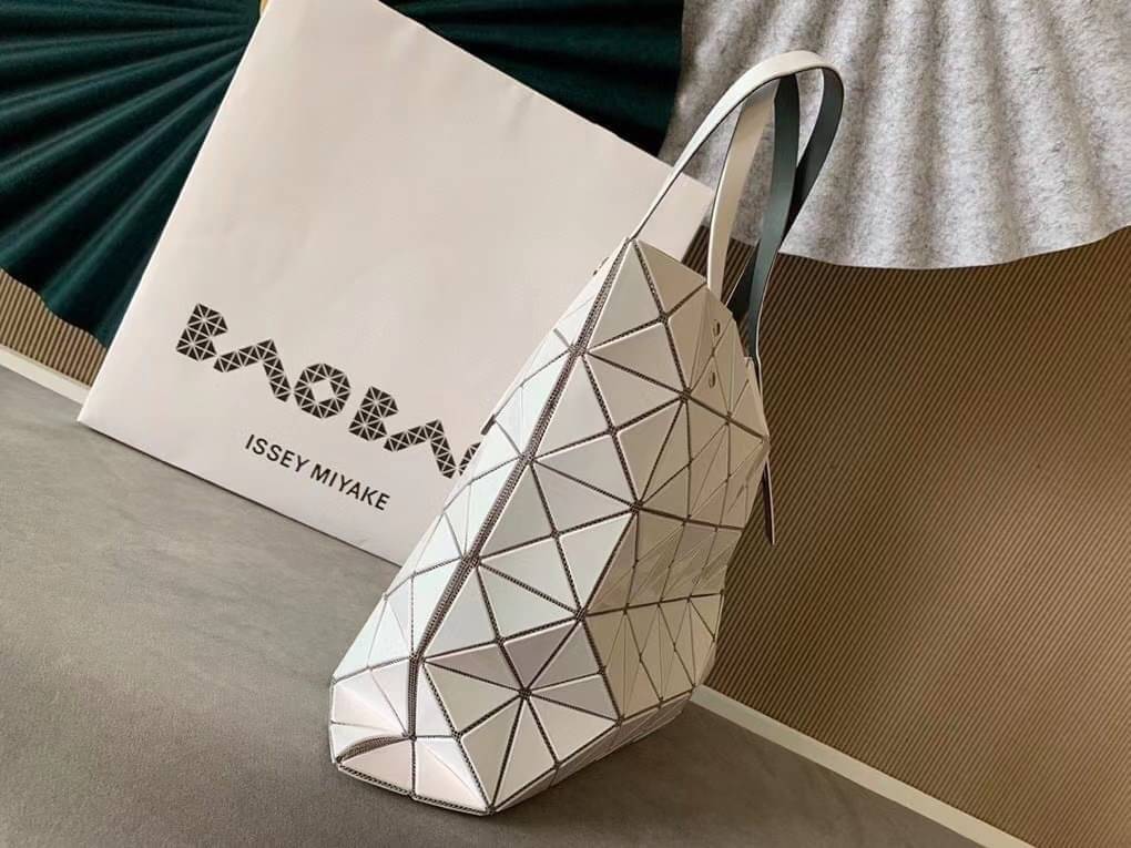 Vip 】ISSEY MIYAKE BAOBAO [white]