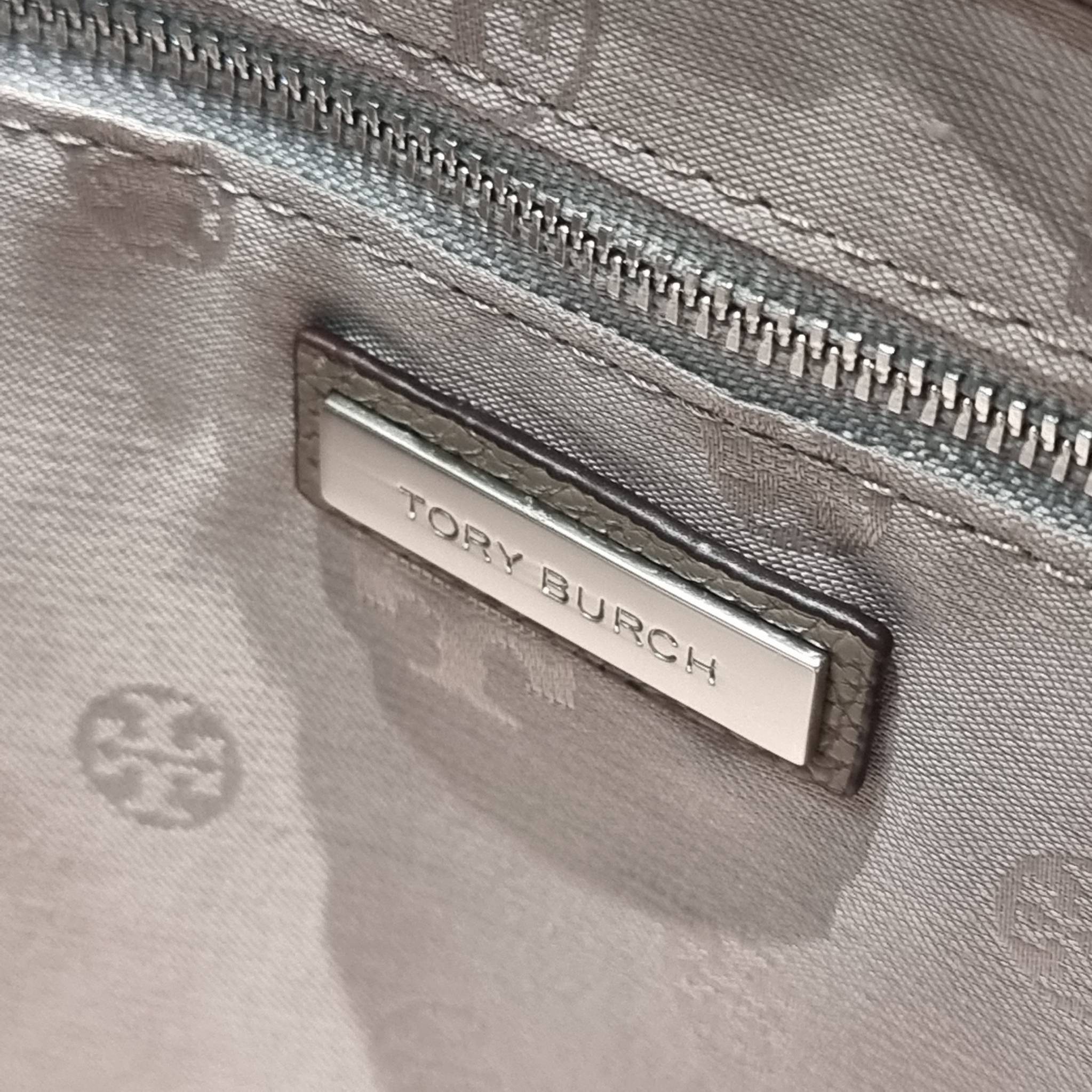 TORY BURCH BRITTEN SMALL SLOUCHY TOTE / TORY TOTE BAG / TORY BAG พร้อมส่ง กระเป๋าสะพายตัวแม่ รุ่น top ที่สวยดูแพง ใช้งานสะดวกมาก ดีไซน์ออกมาได้เรียบหรู ผู้ดี