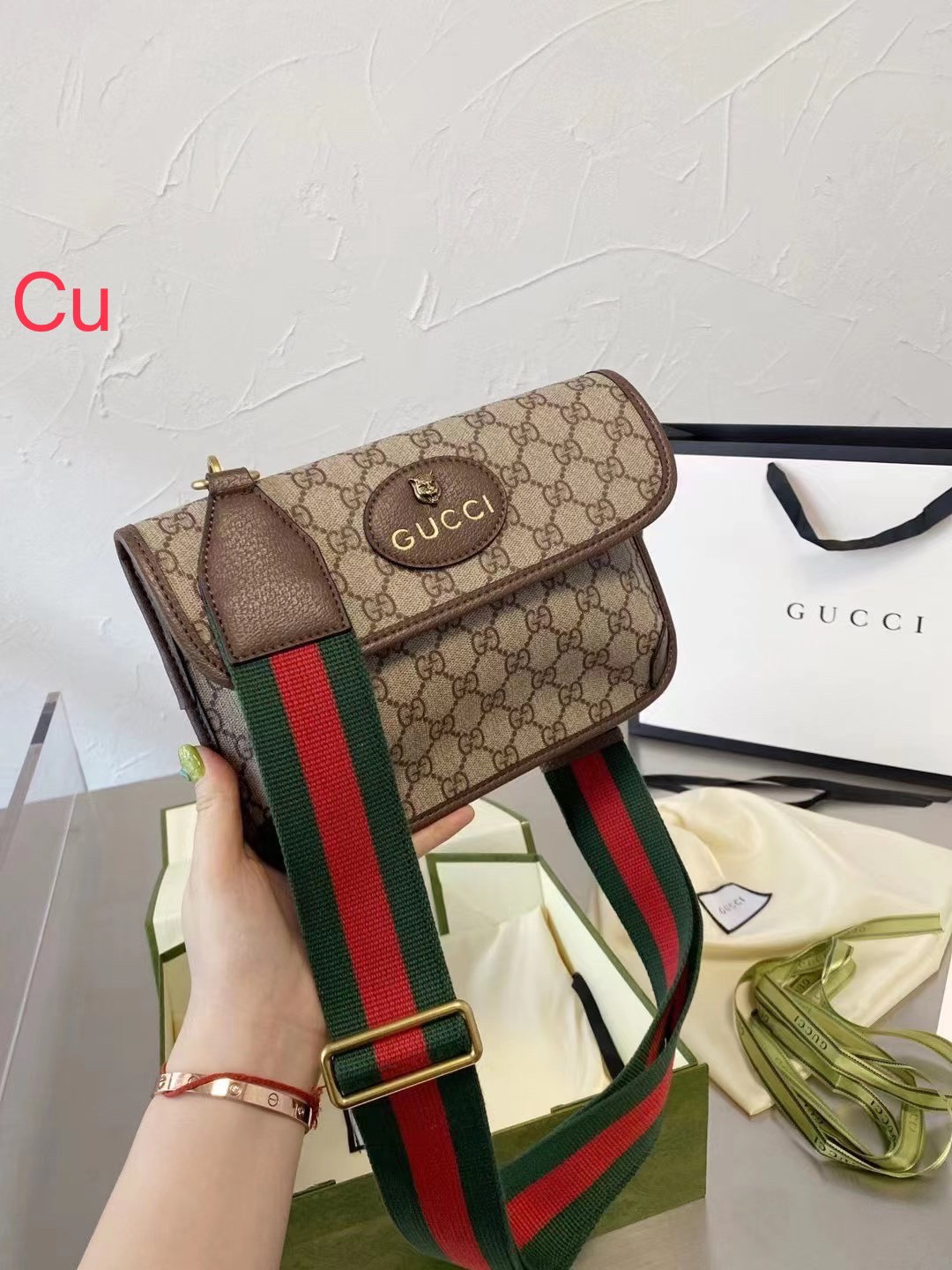GUCCI neo vintage GG supreme belt bag ฮอตฉ่ำๆ กับกระเป๋าคาดอกรุ่นคลาสสิค ดีไซน์เท่ หรู สไตล์สปอร์ต ขนาดกำลังดี พกพาง่าย คาดไปไหนก็ได้สบายๆ