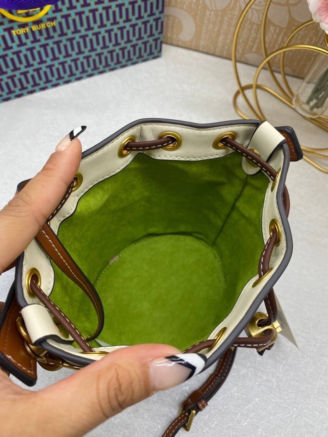 TORY BURCH MINI PIXELATED RABBIT BUCKET BAG 🐇 อดใจยังไงไหว น่ารักขนาดนี้ 🥕🥕 คอลเลคชั่นสุดเด็ดของปีนี้ น้องกระต่ายสุดน่ารัก กระเป๋าทรงบักเก็ตรุ่นยอดนิยม