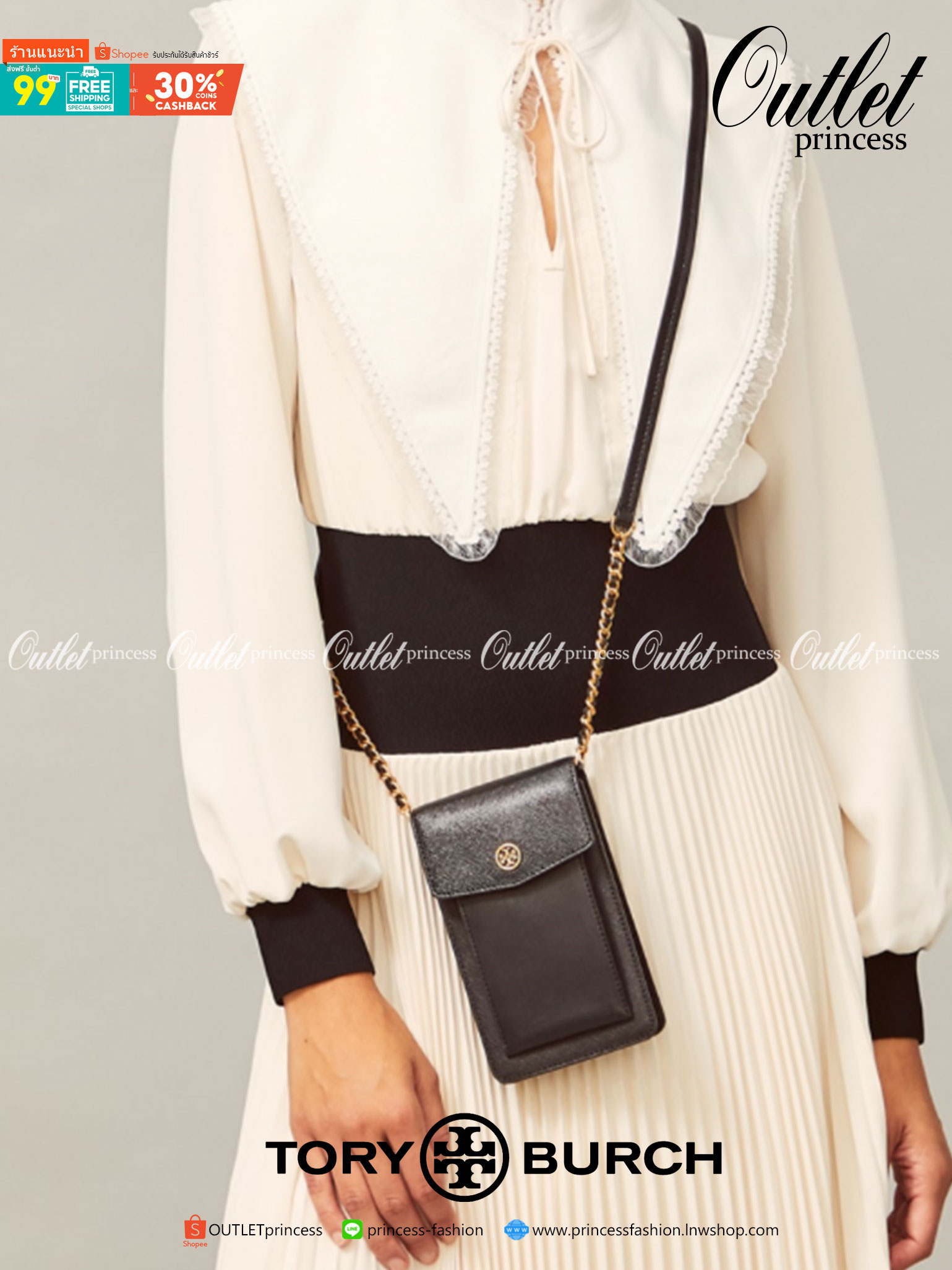OUTLET 】Tory burch robinson mixed materials phone crossbody ไอเท็มหรูจากแบรนด์ดังอย่างTory burch อีกแบรนด์สุดคลาสสิกที่มีทั้งความเท่และความเรียบหรูลงตัว กับรูปทรงแบบมินิมอลสีเหลี่ยมมุมโค้งเรียบ ๆ ดีไซน์ฝาพับปิดกระเป๋าได้มิดชิด ยังมีลักษณะที่แนบกับตัวผู้ใช