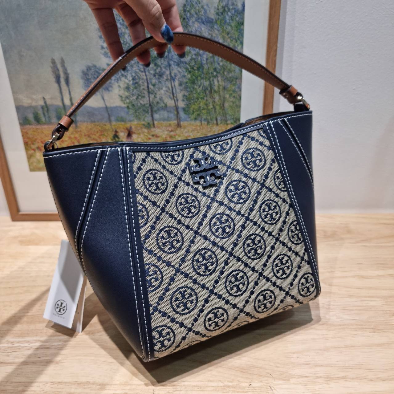 TORY BURCH SMALL T MONOGRAM MCGRAW BUCKET BAG กระเป๋าทรงบัคเก็ตโมโนแกรม เกรดออริ สลับแท้ 1:1 ใช้งานต่างประเทศได้