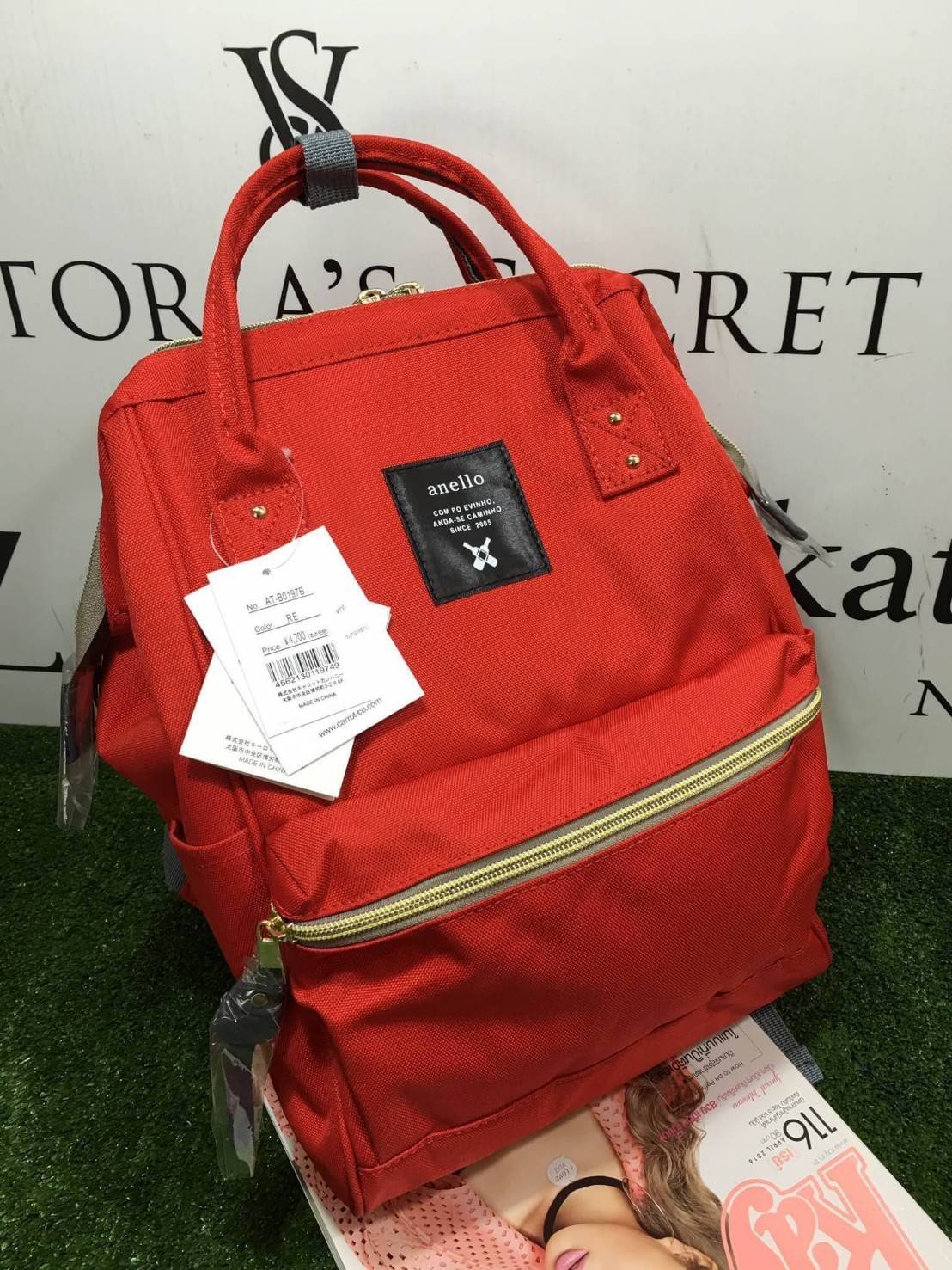 ANELLO POLYESTER CANVAS RUCKSACK รุ่นมินิ แบรนด์ดังสุดฮิตที่กำลังดังในประเทศญี่ปุ่น กระเป๋าเป้สไตล์คาวาอิ รูปทรงแปลกใหม่มีสไตล์เป็นของตัวเอง วัสดุผ้าแคนวาส ปากกระเป๋ากว้างมีโครง ง่ายสำหรับเวลาใส่สัมภาระ ภายในมีช่องเล็กและช่องใหญ่ใช้งานง่าย เปิดปิดด้วยซิปค