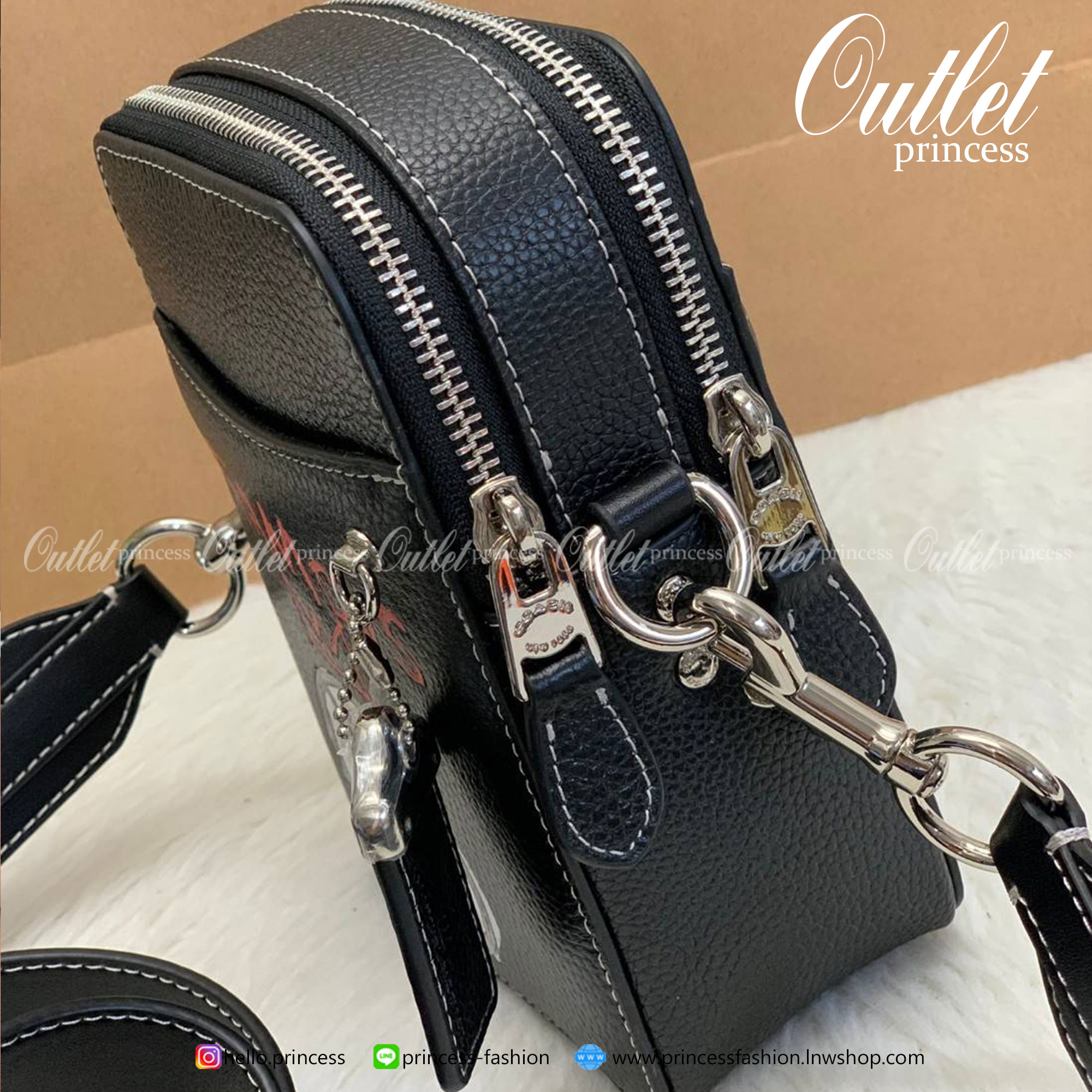 New arrival! Limited edition📌 COACH X JEAN-MICHEL BASQUIAT CROSSBODY ((7049)) 🌈อีกรุ่นที่ต้องมี ห้ามพลาด ดีไซด์จาก Michel Basquiat ค่ะ กระเป๋าสะพายครอสบอดี้ร์ ใช้ได้ทั้งชาย//หญิง ค่ะรุ่นนี้ หนังแท้อย่างดี ลายหนังสวยงามมากๆค่ะ! 🔺จุด