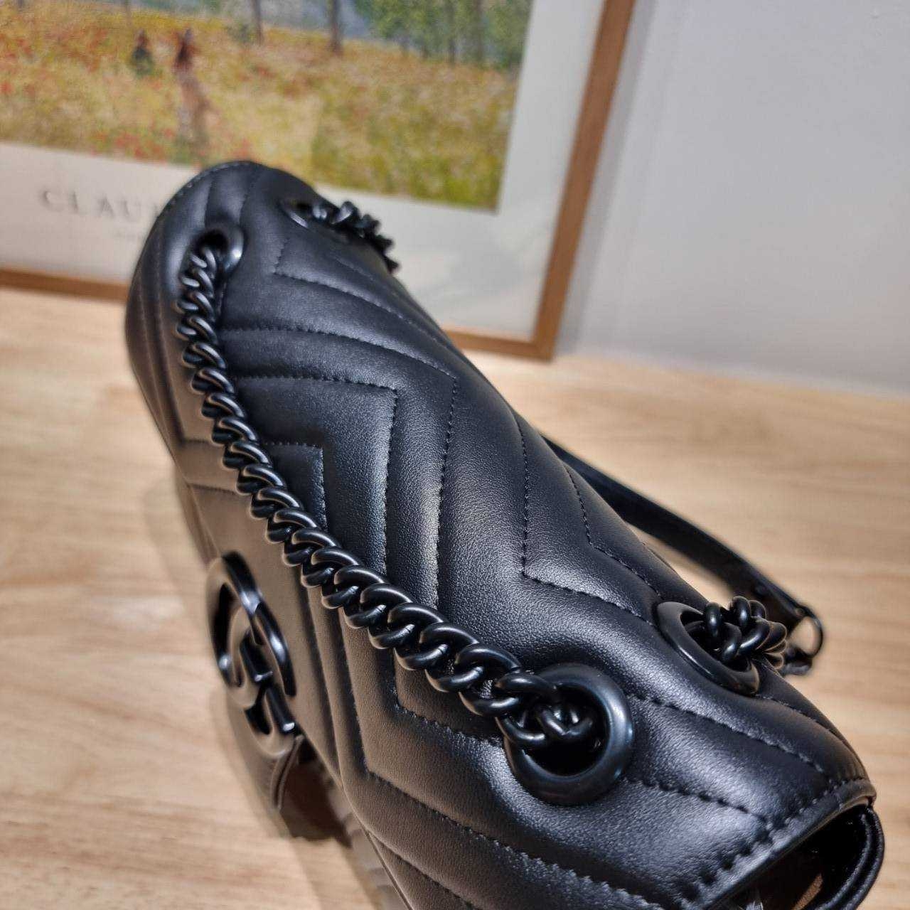 GG MARMONT SHOULDER BAG กระเป๋าสะพายข้างรุ่นคลาสสิค ดีไซน์ใหม่ อะไหล่ดำ สะพายขับผิว ดูแพง อัพลุคได้สบายๆ เปิด-ปิดด้วยตัวกดล็อคแน่นหนา ด้านหลังดีไซน์รูปหัวใจ 🖤