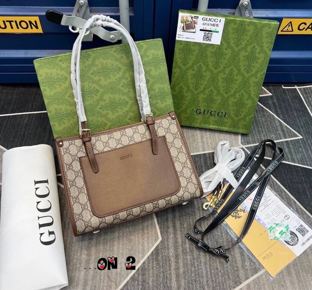 GUCCI TOTE BAG / GUCCI Shopping Bag กระเป๋าสะพายไหล่ทรง tote หูยาว ซิปบน มาพร้อมสายสะพายยาวถอดได้ ด้านในมีช่องซิปเล็กงานปั๊มแบรนด์ทุกจุด ตัวจริงสวยน่าใช้มากค่ะ
