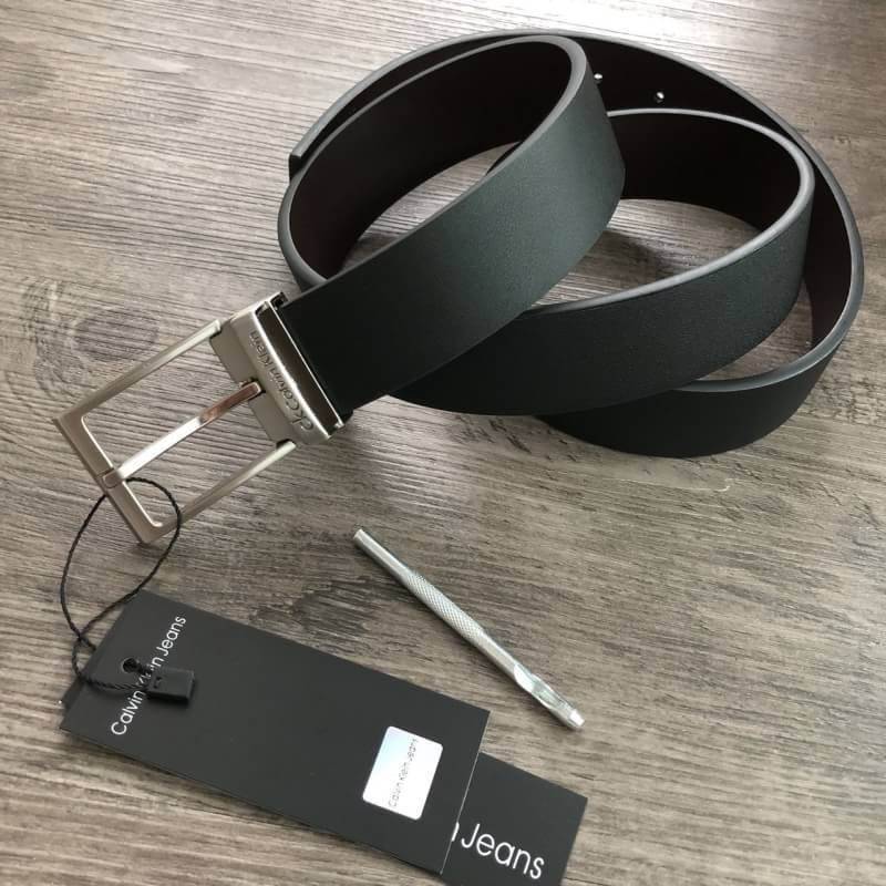 Calvin Klein Belt เข็มขัดคุณผู้ชายหนังเรียบ ใช้ได้ 2 ด้าน จะมอบเป็นของขวัญหรือใช้เองก็แนะนำค่ะ อุปกรณ์ : ที่เจาะรูเข็มขัด + ถุงผ้า+ ถุงกระดาษ + กล่องแบรนด์