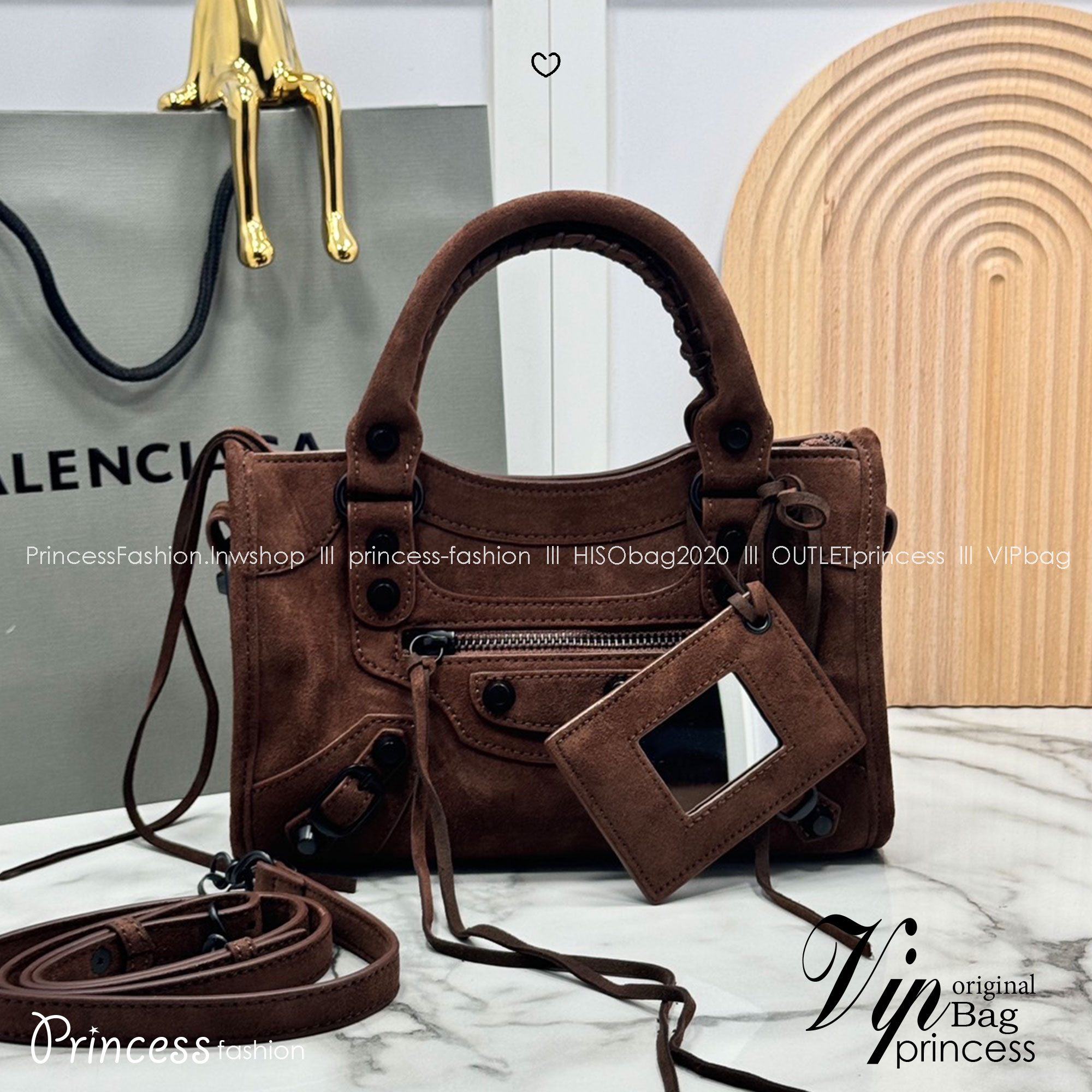 ORI หนังแท้ | Balenciaga Le City suede bag กระเป๋าถือ/สะพายข้างดีไซน์โดดเด่นสวยเท่ล้ำสมัย ใหม่ล่าสุดงานหนังกลับที่สุดแห่งความไอคอนิกไม่เหมือนใคร มีกิมมิคและลูกเล่นแพรวพราว