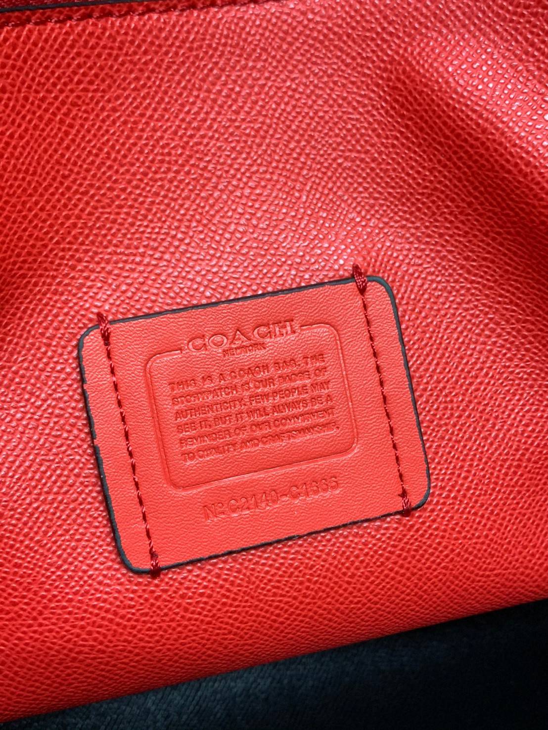 COACH MOLLIE TOTE IN SIGNATURE CANVAS ((1665)) พร้อมส่งอีกครั้ง ห้ามพลาดค่า! กระเป๋าหิ้ว//คล้องไหล่ ใบใหญ่ ทรงTote หนังแท้นิ่มอย่างดีค่ะ ภายในแบ่ง2ช่องใหญ่ สามารถใส่ A4ได้เลย ช่องกว้างมากๆ มีช่องกระเป๋าซิปกลางให้ใส่ของอีกช่องนะคะ