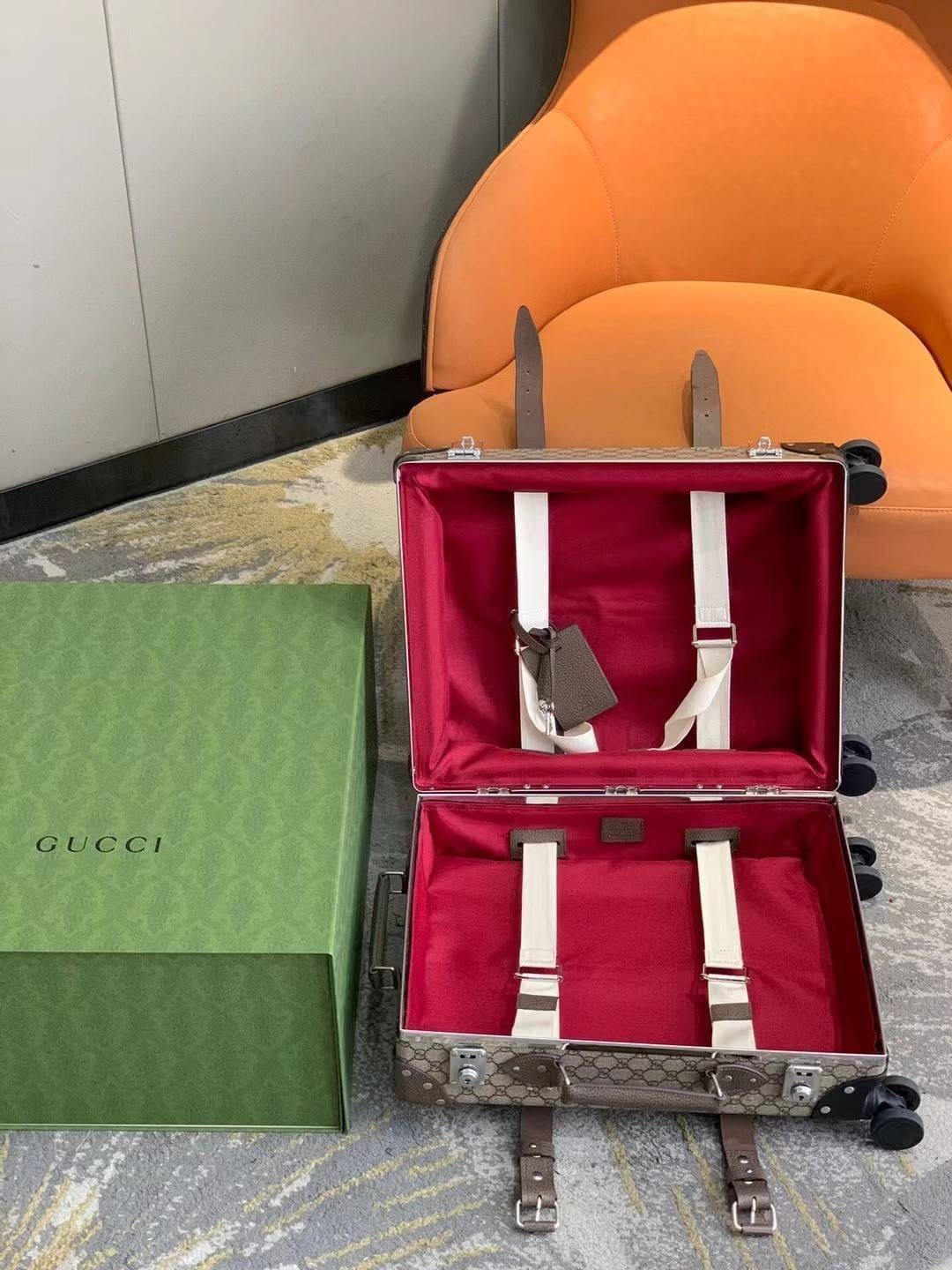 GUCCI Globe-Trotter Carry-On Suitcase / GUCCI globetrotter luggage พร้อมส่ง เกรดท็อปออรินอล งานเหมือนสุด หนังแท้ สวยงามตามรูป TOP ORIGINAL 1:1 เกรดเทียบแท้ ใช้สลับแท้ได้ ใช้งานต่างประเทศได้