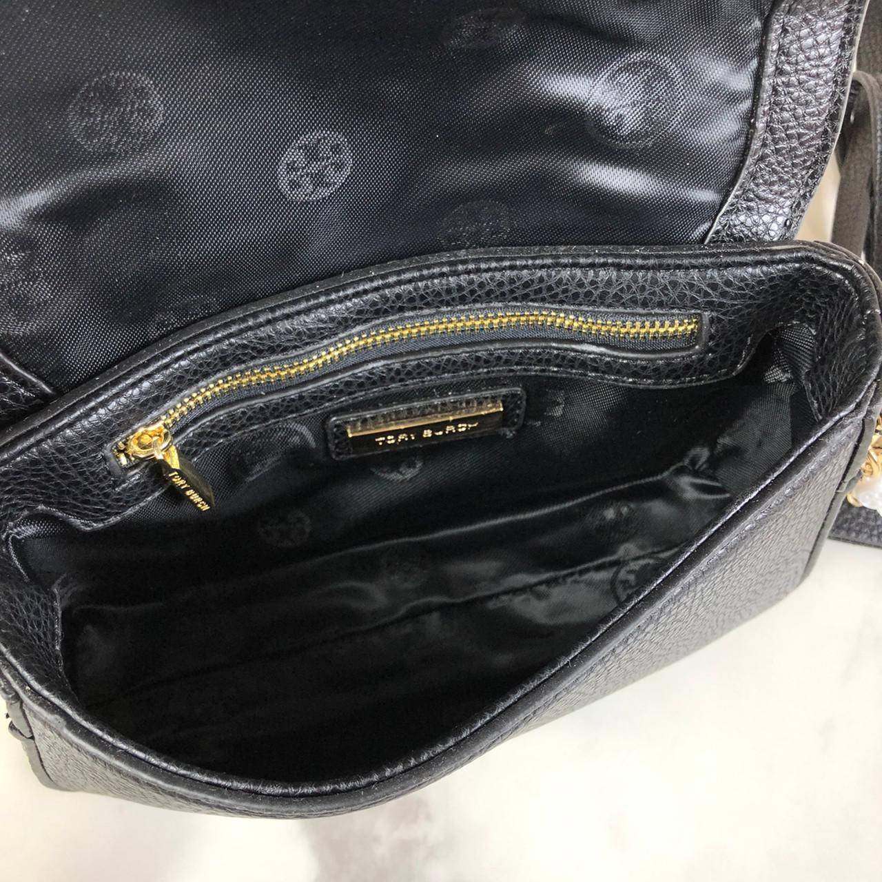 ของแท้ 💯% กระเป๋าสะพาย TORY BURCH มาพร้อมสายสะพายโซ่ มีหนังรองบ่าค่ะ