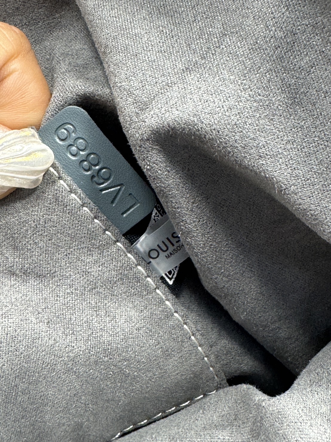 LV Neverfull MM Denim Tote Bag กระเป๋าสะพายทรงโท้ทเดนิมลายโมโนแกรมปั้มนูน พร้อมใบเล็กเข้าชุด ภายในโล่งกว้างมาก สะพายไปเที่ยวต่างจังหวัดคือดีงามมากจ้า หรือจะสะพายไปทำงาน ไปต่างประเทศก็สะดวก จัดไป!