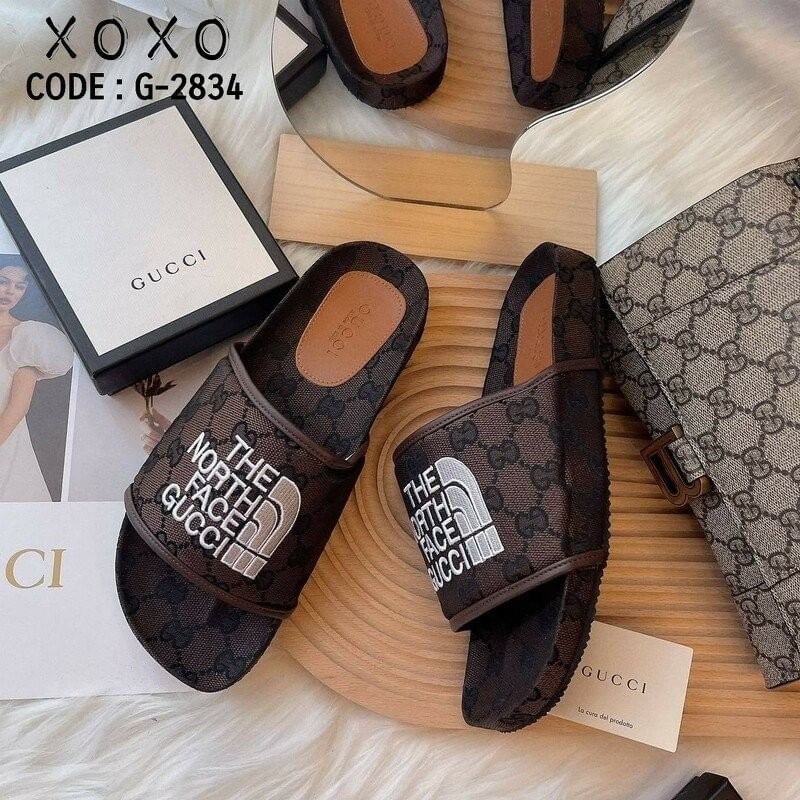 Gucci Sandals แตะงานสวม สวย ดูแพงเกินราคา ตัวใหม่ล่าสุด ชนช้อป แอดบอกเลยงานนี้ต้องมี วัสดุผ้าลาบแบรยด์ ด้านหน้างานปัก รุ่นคอลเลคชั่นใหม่ ด้านในรองฟองน้ำนุ่ม พื้นร่องบุ๋ม กระชับเท้า น้ำหนักเบา แมทส์ชุดง่าย