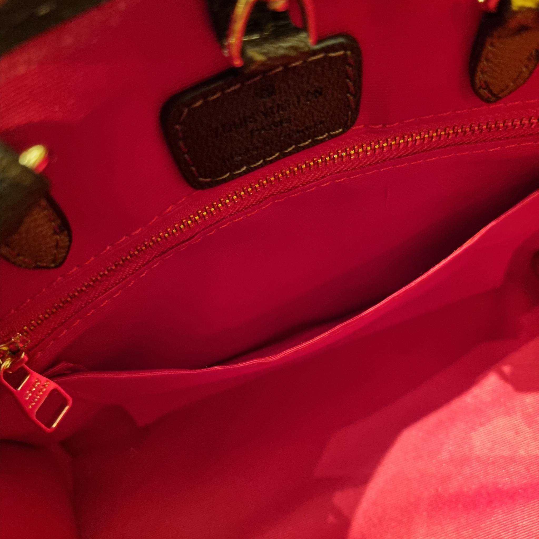 LV crossbody tote bag 10" 16" สเปเชี่ยล gift box set ในราคาที่แสนดี น่าคบหา!! สุดคุ้มและสวยที่สุดยันกล่อง!! ได้ไปยังไงต้องร้องว้าว!! กระเป๋าทรงโท้ทที่สาวๆตามหา ดีไซน์คลาสสิค ผู้ดี หรูหรา โทนสีใช้งานง่าย ได้ทุกลุค ทุกสไตล์ วัสดุหนังแคนวาสคุณภาพ ม