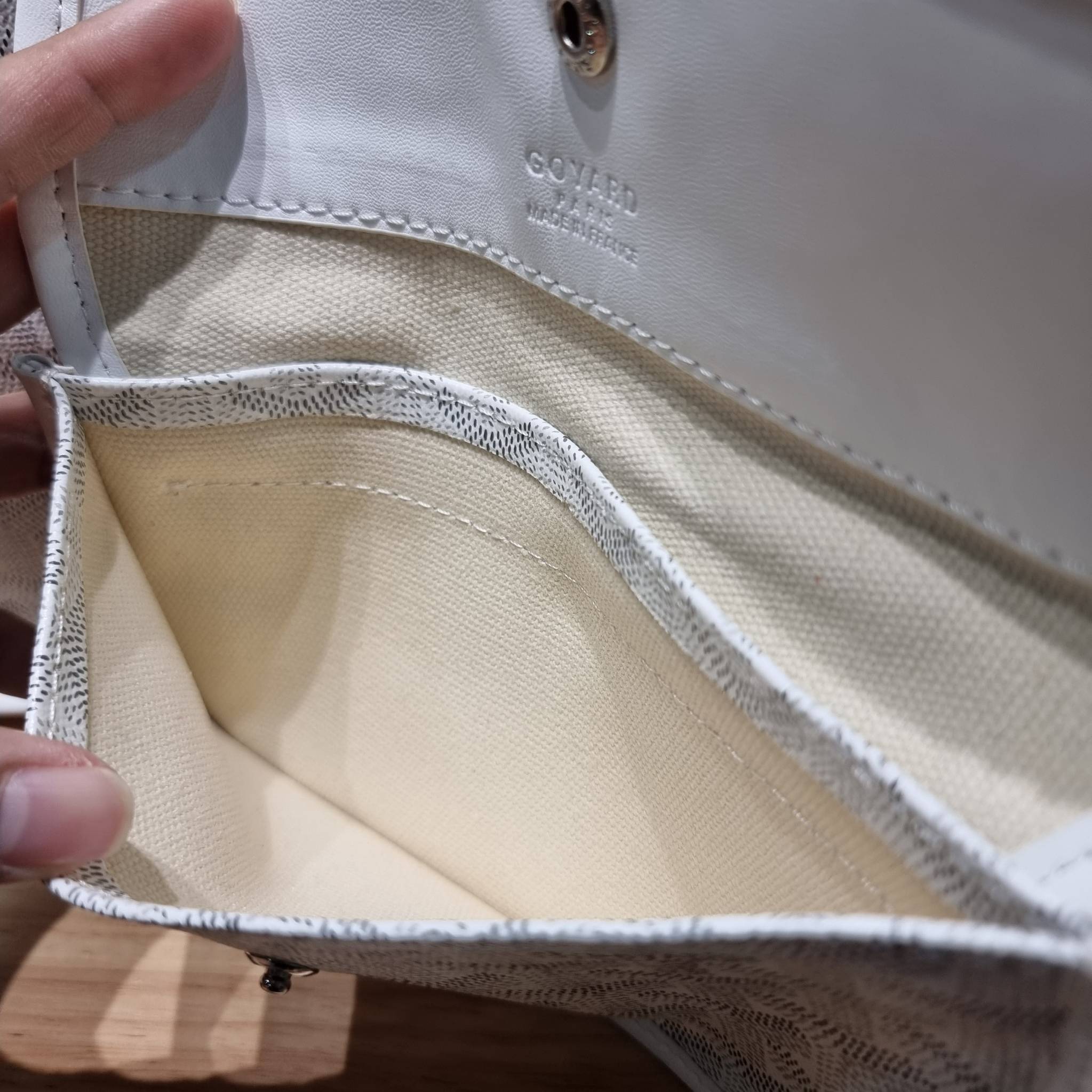 GOYARD ANJOU REVERSIBLE TOTE กระเป๋าสะพายทรงโท้ท ใบใหญ่จุใจ!! กลับด้านใช้ได้ทั้ง 2 ด้าน มาครบสีขายดี เลิศทุกสี รูปทรงคลาสสิค ดีไซน์เป็นเอกลักษณ์