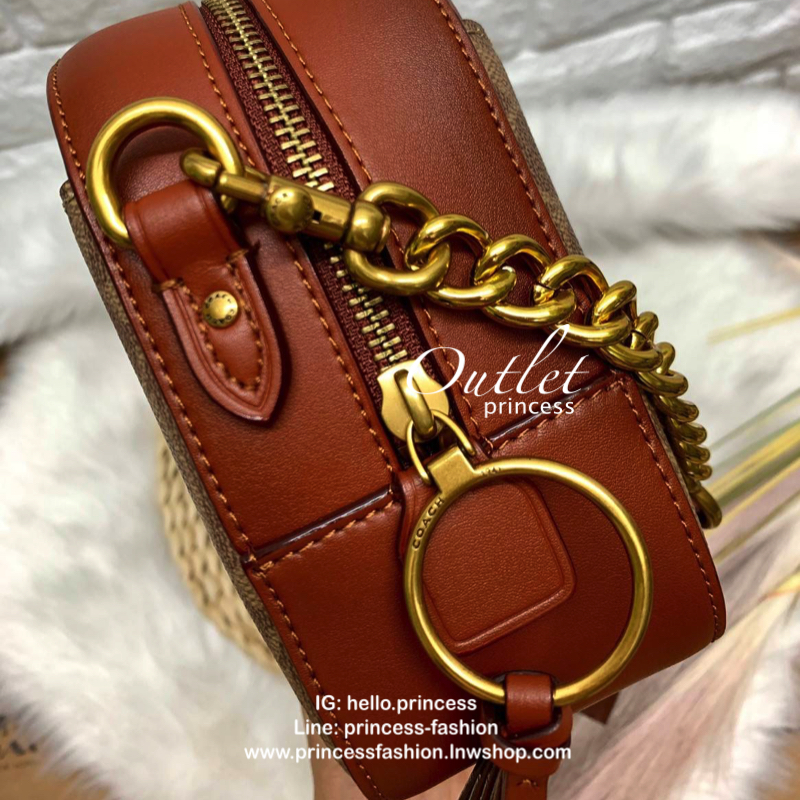 COACH SIGNATURE CROSSBODY BOX BAG ((F31208)) 🔺สินค้าขายดี กระเป๋าสะพายวัสดุหนังแท้ จาก coach factory outlet หนังนิ่ม ทรงสวย ตัวกระเป๋าลายแบรนด์ ตัดขอบหนังเรียบได้สวยงามค่ะ ด้านหน้า-หลัง มีช่องสำหรับใส่ของ เปิดปิดกระเป๋าแบบซิป ที่จับเป็นพวงหนังอะไห