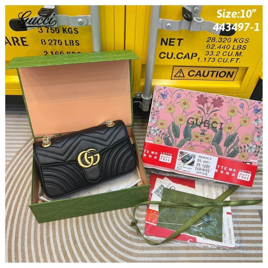 GUCCI GG Marmont shoulder bag กระเป๋าสะพายข้างรุ่นคลาสสิค สะพายขับผิว ดูแพง อัพลุคได้สบายๆ เปิด-ปิดด้วยตัวกดล็อคแน่นหนา ด้านหลังดีไซน์รูปหัวใจ