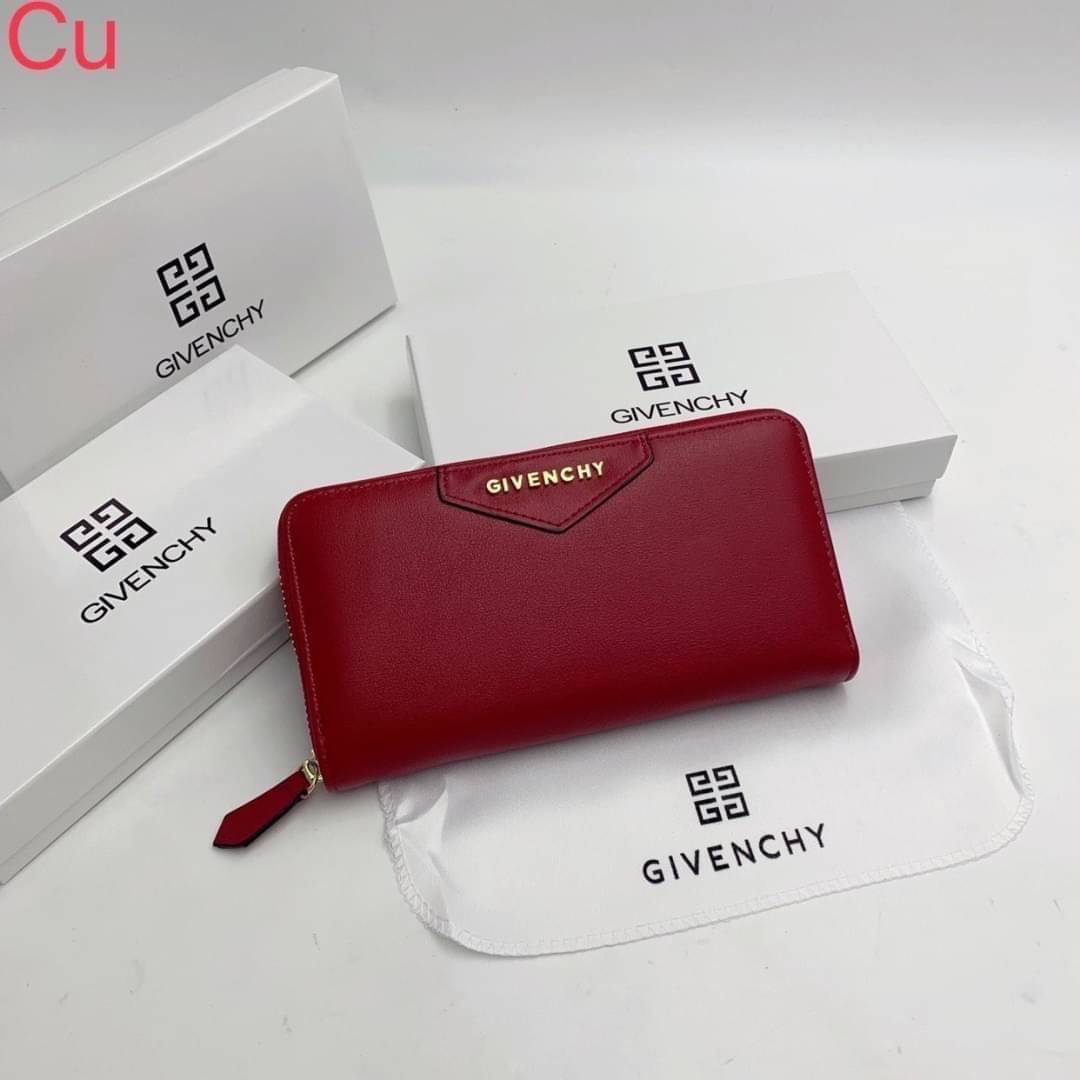GIVENCHY Long Wallet Zip-around กระเป๋าสตางค์ยาวจีวองชี ซิปรอบ ภาพถ่ายจากงานขายจริง Inside bill slots card slots center zip pocket.