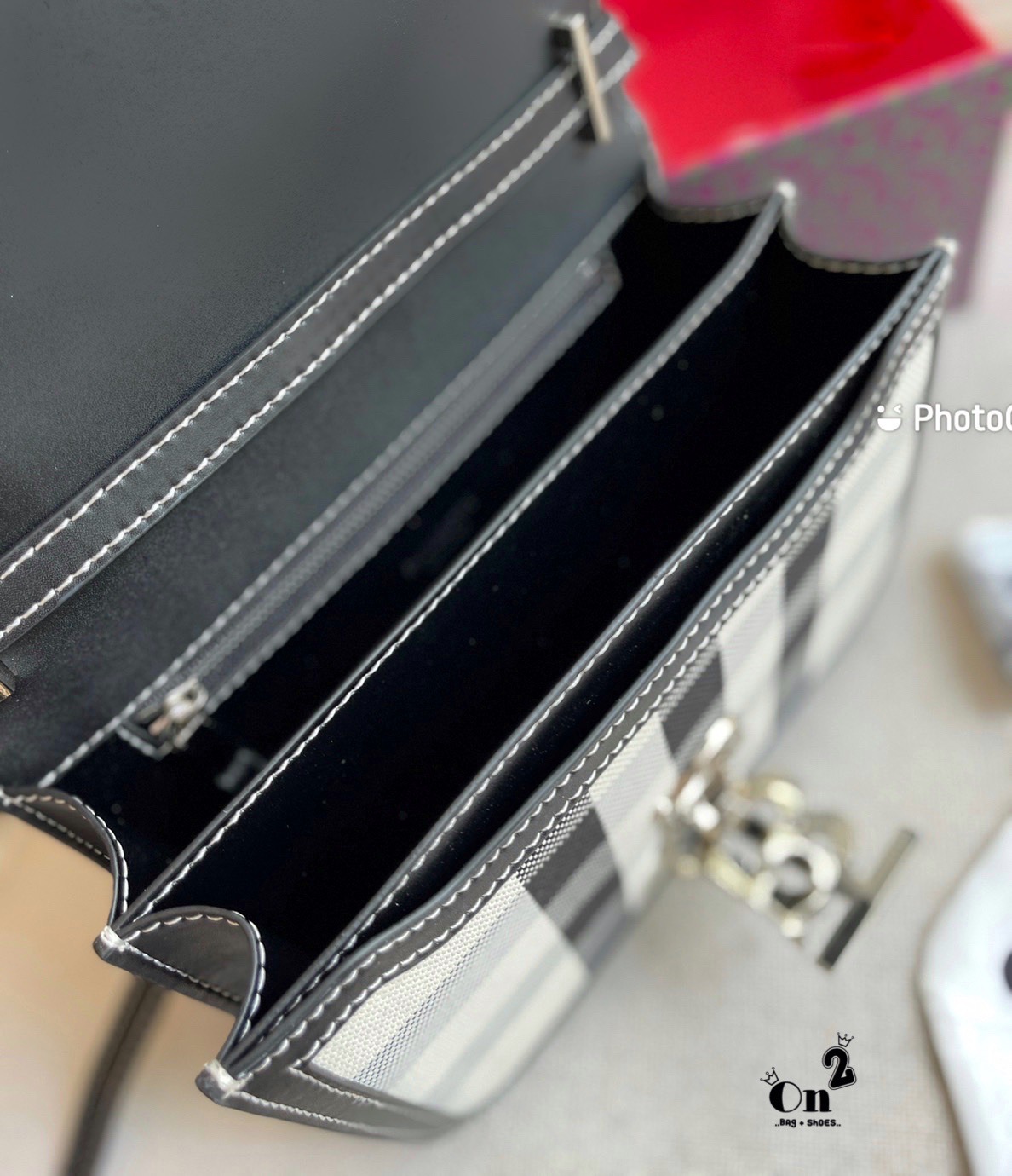 BURBERRY FRAGRANCES LEATHER CROSSBODY BAG / BB Shoulder Bag กระเป๋าสะพาย ทรงกล่อง เปิดหน้า อะไหล่ทอง สายสะพายยาวแบบครอสบอดี้ ได้ทุกลุค เกรดงานสวย.น่ารักมากๆ งานชนชอป ใช้ได้ Everyday Look เลยค่า