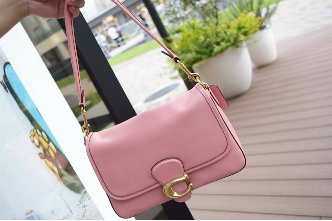 COACH SOFT TABBY SHOULDER BAG (C4823//C5261) กระเป๋าถือ กระเป๋าสะพาย ที่ใครๆก็เข้าถึงได้ หรูหรา คลาสสิค ลุคเรียบร้อย แต่ความสวยไม่น้อย! ดาเมจความลุคผู้ดีรุนแรงมาก!!เกินต้าน!!// วัสดุหนังแท้ทั้งใบ หนังเรียบ หนังนิ่มมากๆ อยู่ทรงสวยมากๆด้วย// ด้านในโล่งกว้าง