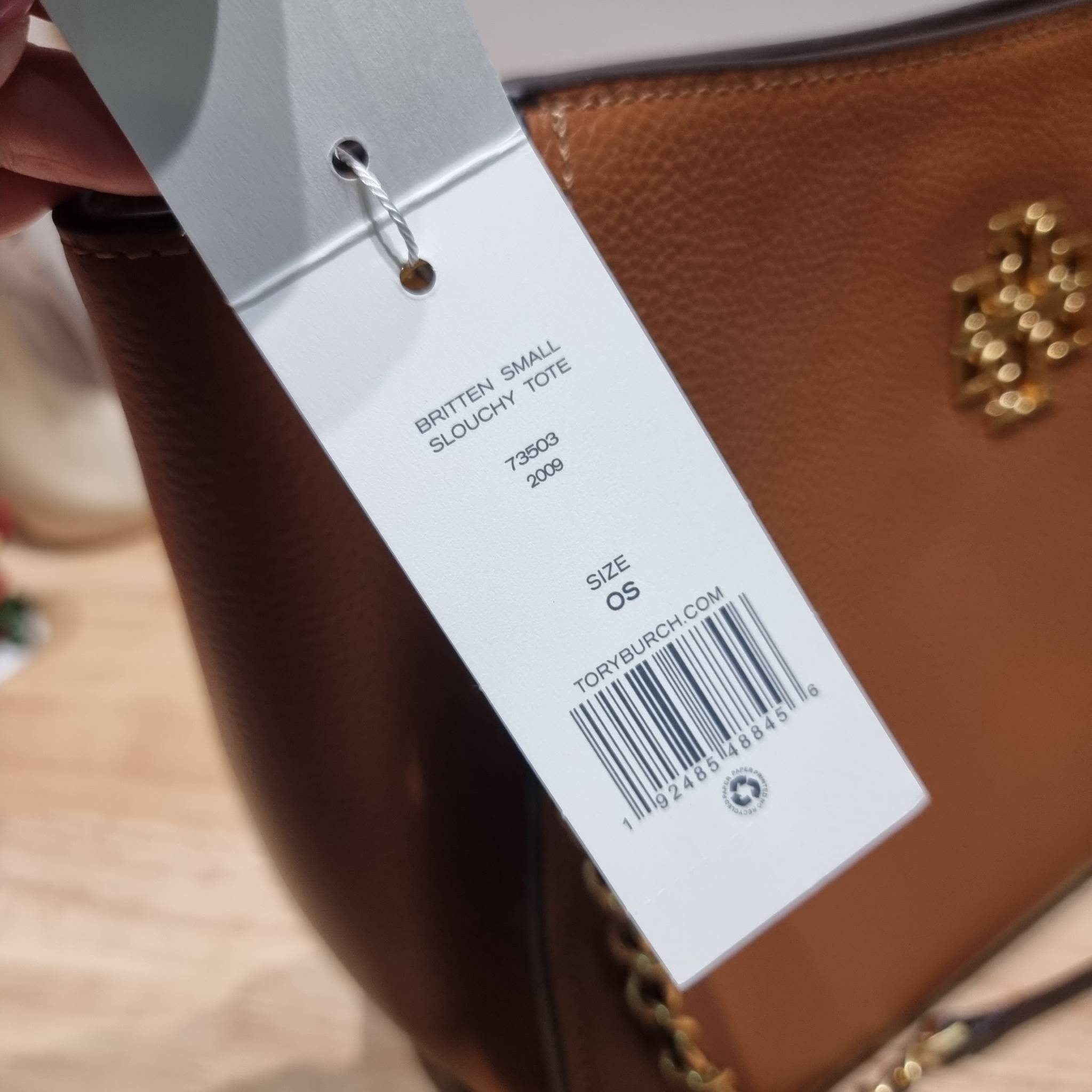 TORY BURCH BRITTEN SMALL SLOUCHY TOTE / TORY TOTE BAG / TORY BAG กระเป๋าสะพายตัวแม่ รุ่น top ที่สวยดูแพง ใช้งานสะดวกมาก ดีไซน์ออกมาได้เรียบหรู ผู้ดี